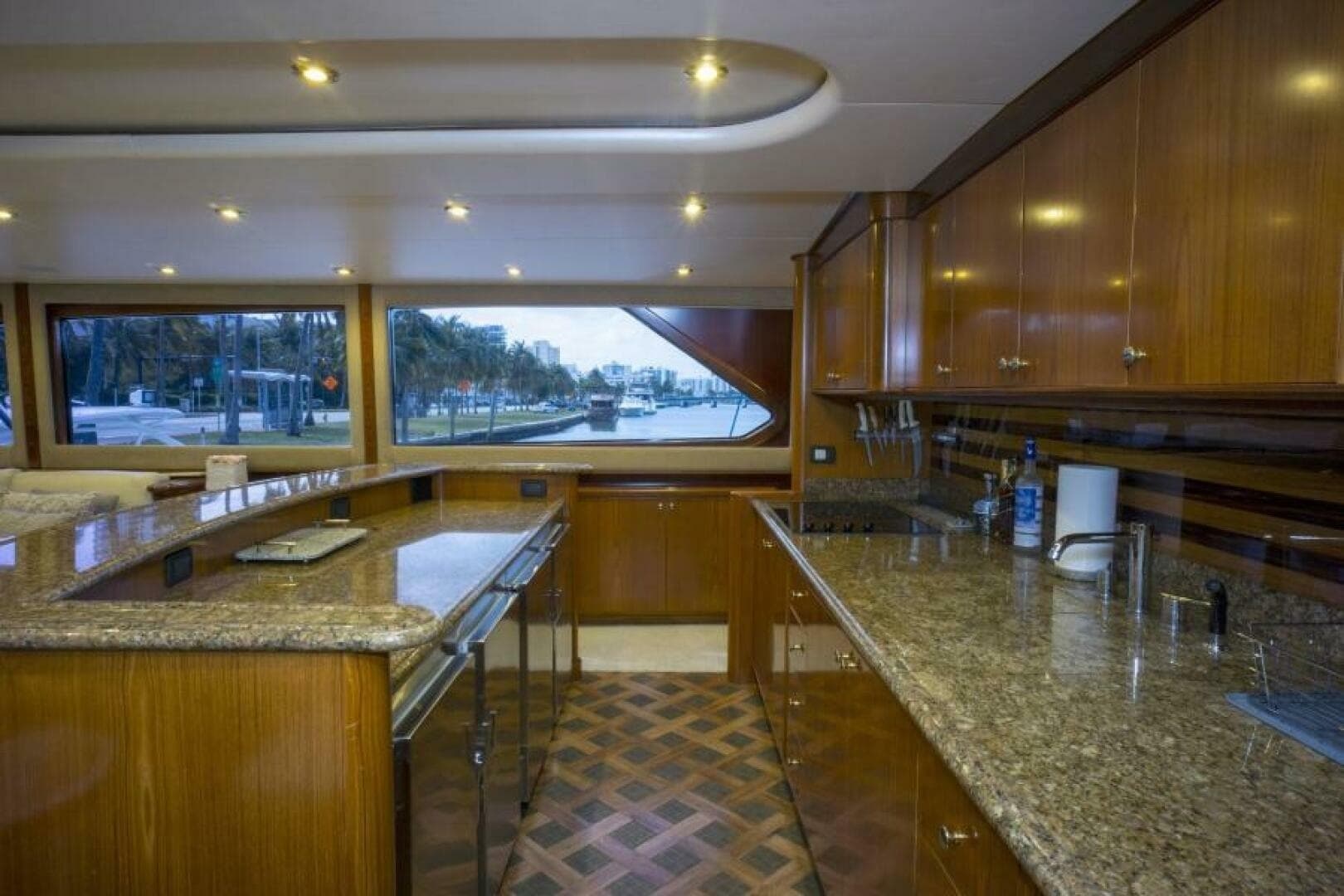 2005 Sea Force IX Enclosed Flybridge - Image 24