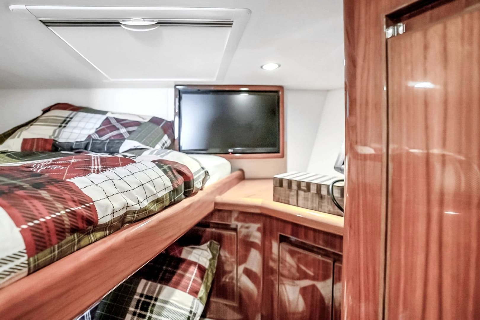 2021 Viking 48 Convertible - Image 27