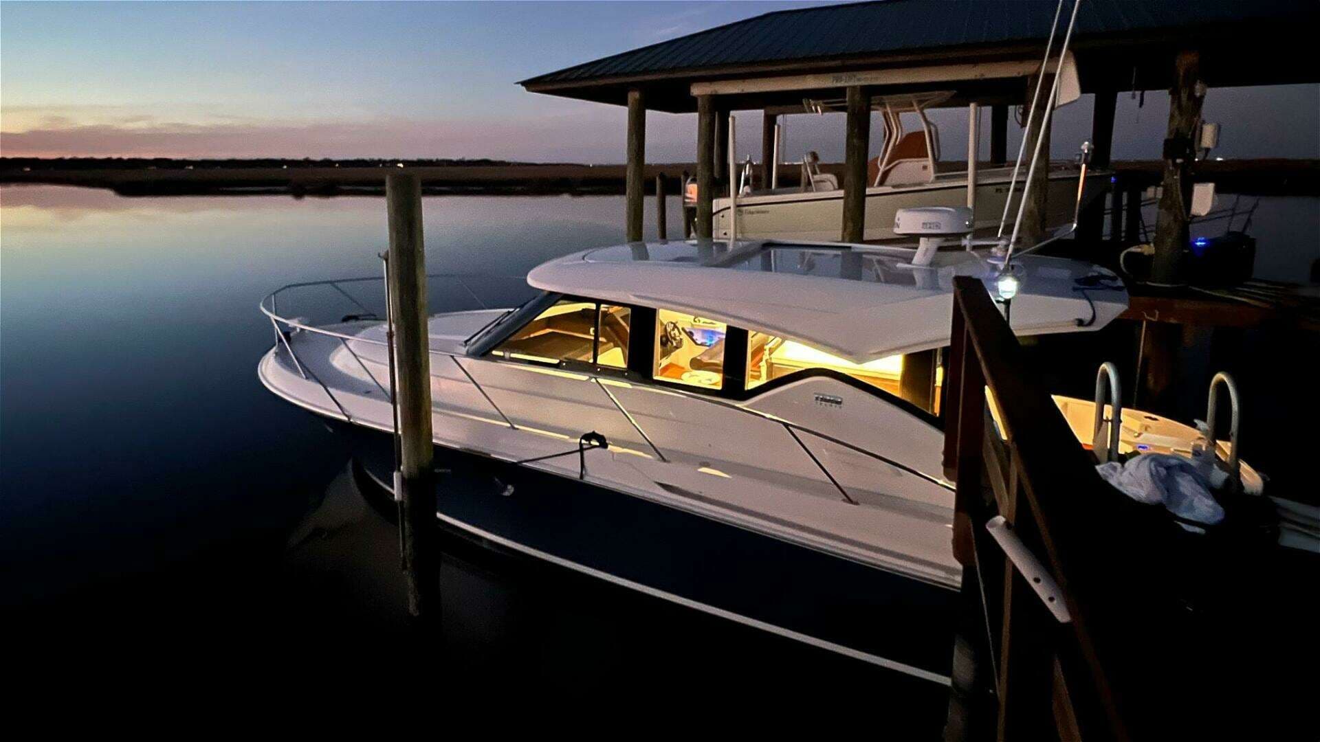 2017 Tiara Yachts C39 Coupe - Image 5