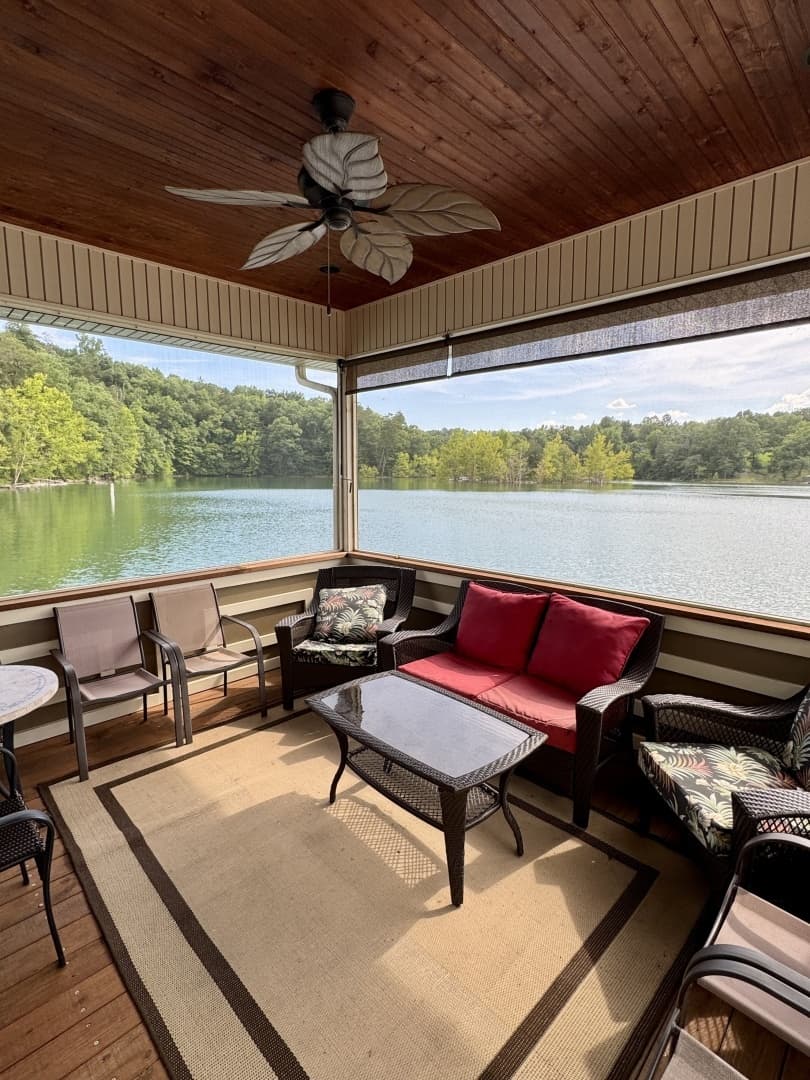 2010 Custom Floating Cabin - Approx 1340sqft - Image 49