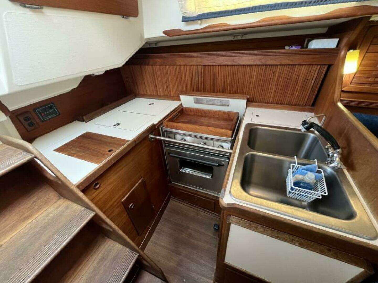 1988 Sabre 34 MkII - Image 9