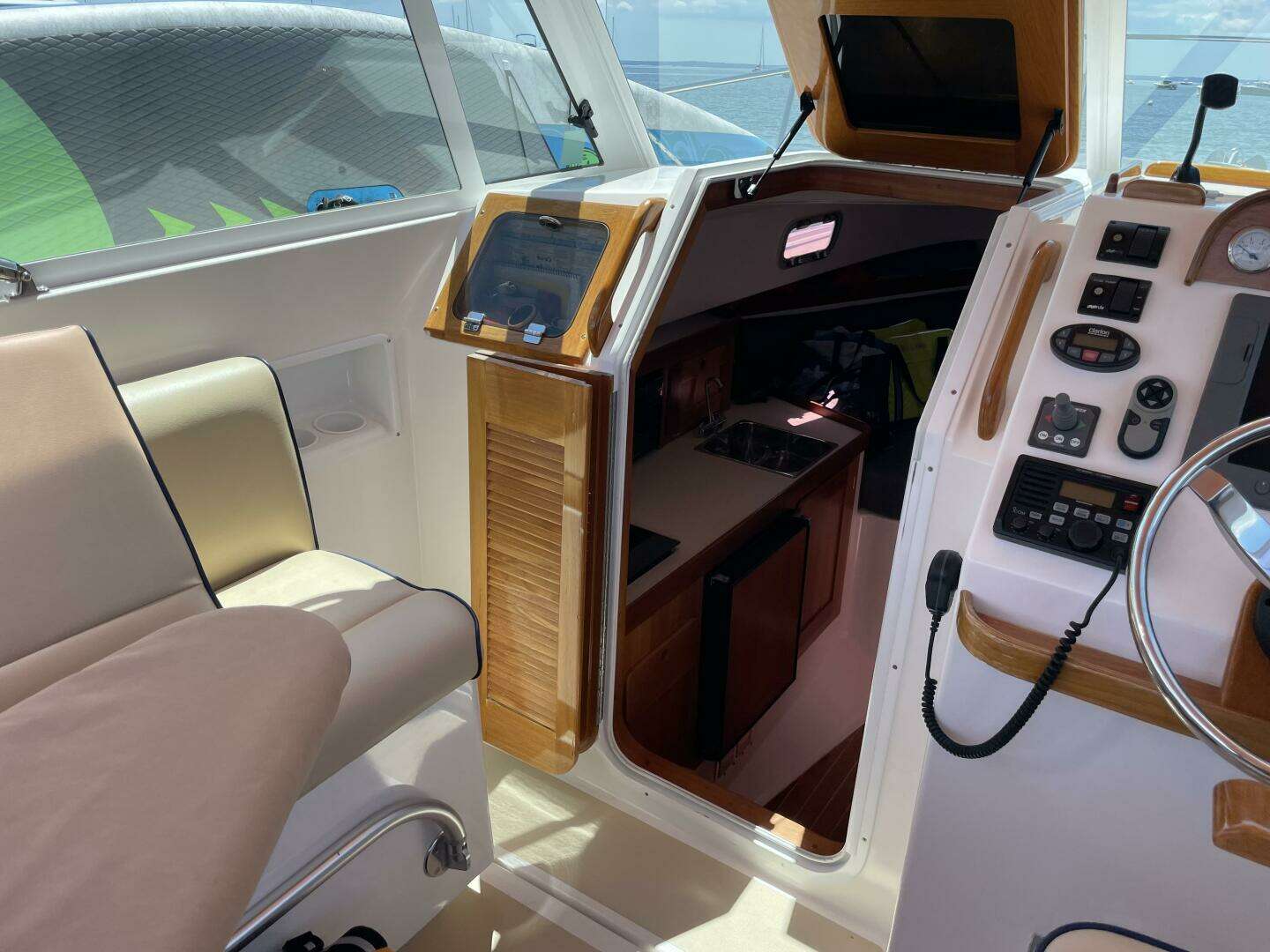 2004 Hunt Yachts Surfhunter - Image 6
