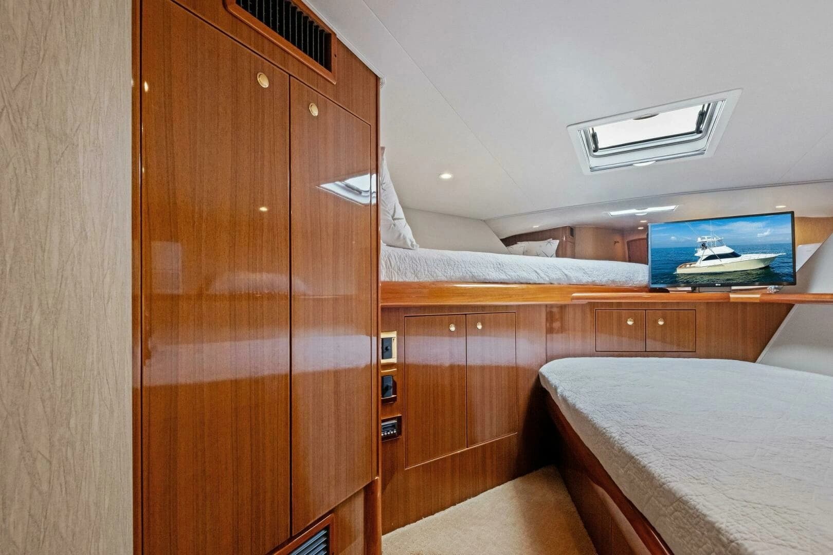 2006 Viking 56 Convertible - Image 25