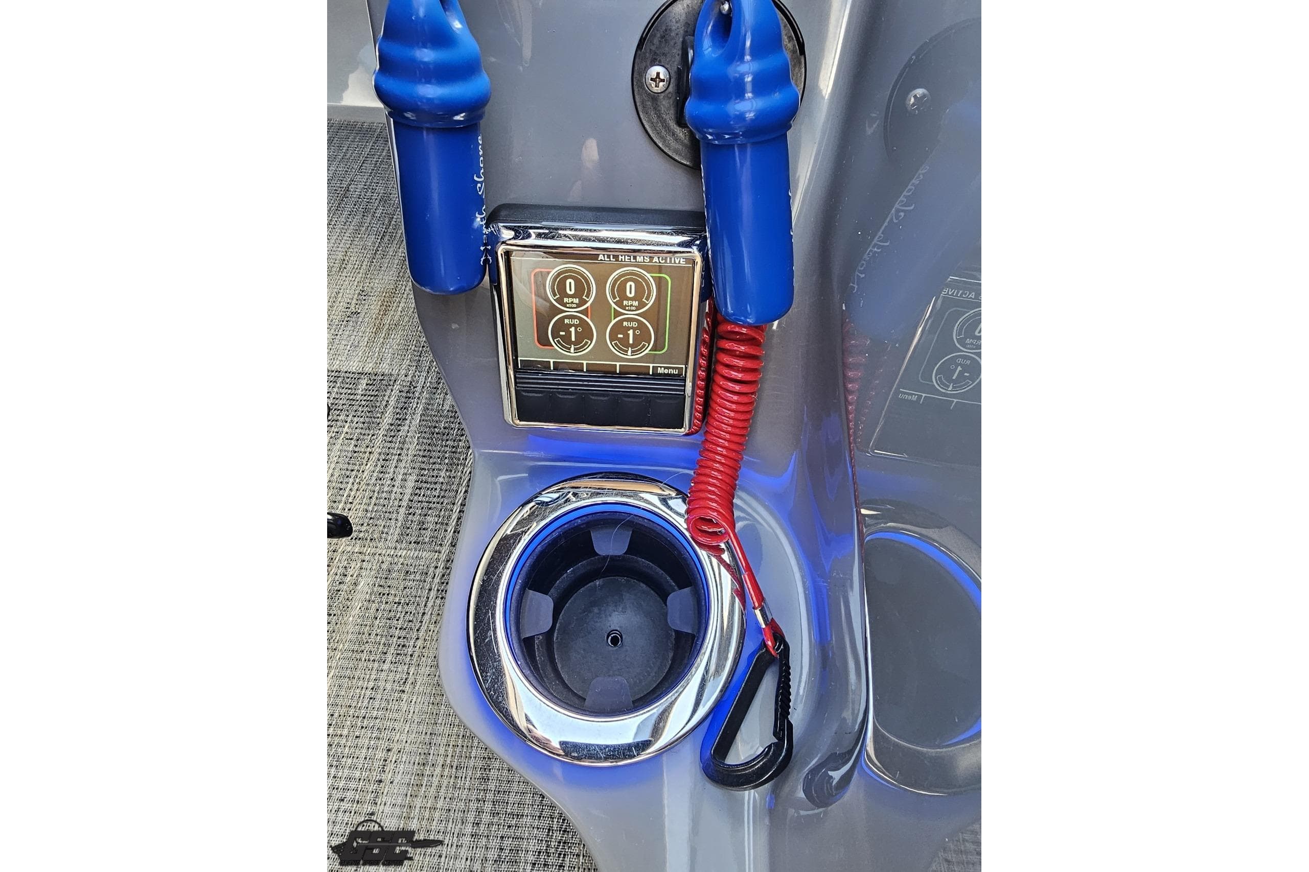 Control panel and cup holder on 2024 Avalon Excalibur Quad Lounge Windshield boat.
