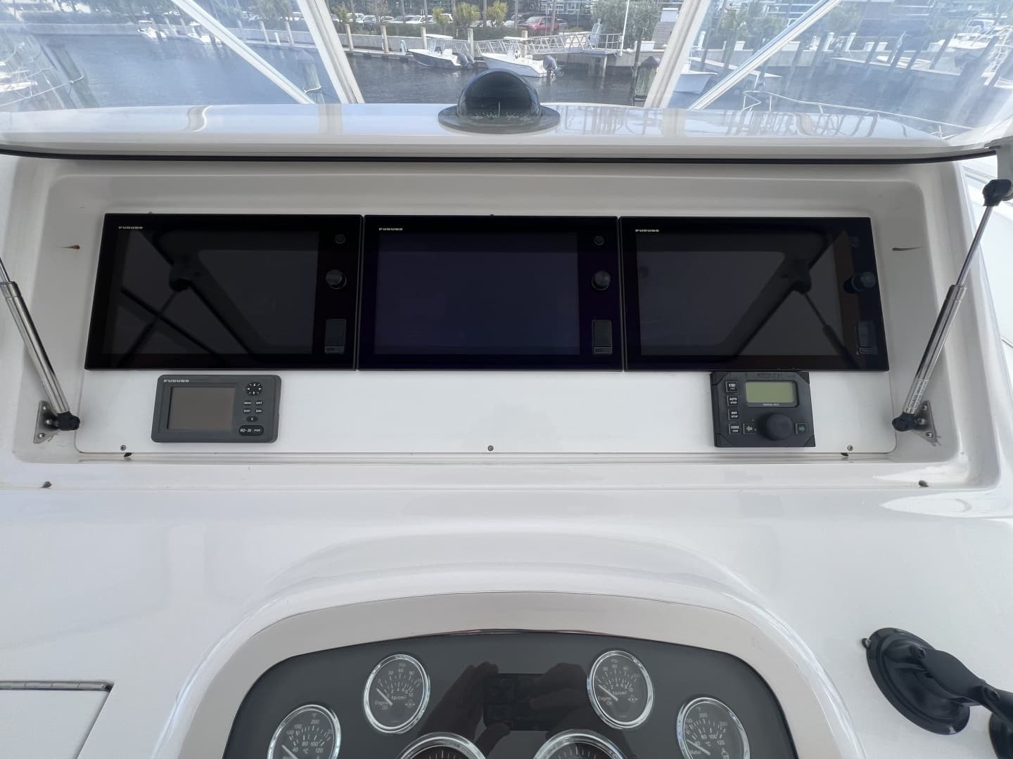 2003 Viking 52 Convertible - Image 16