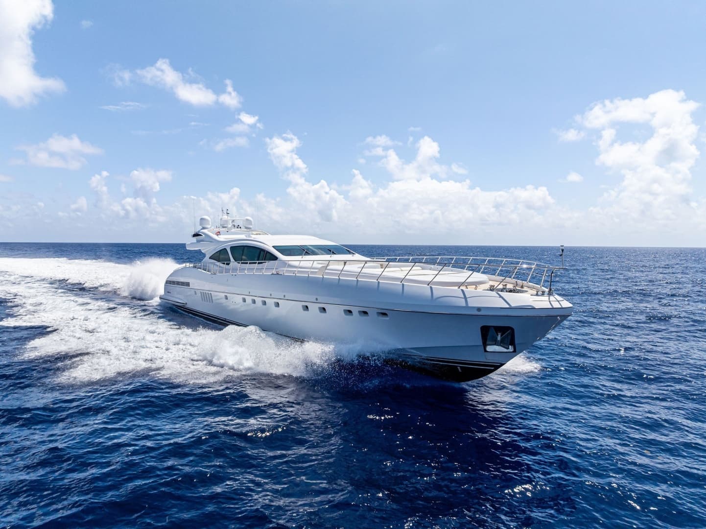2005 Mangusta 130 - Image 4
