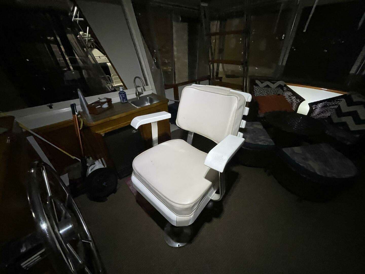 1986 Egg Harbor 40 Motor Yacht - Image 22