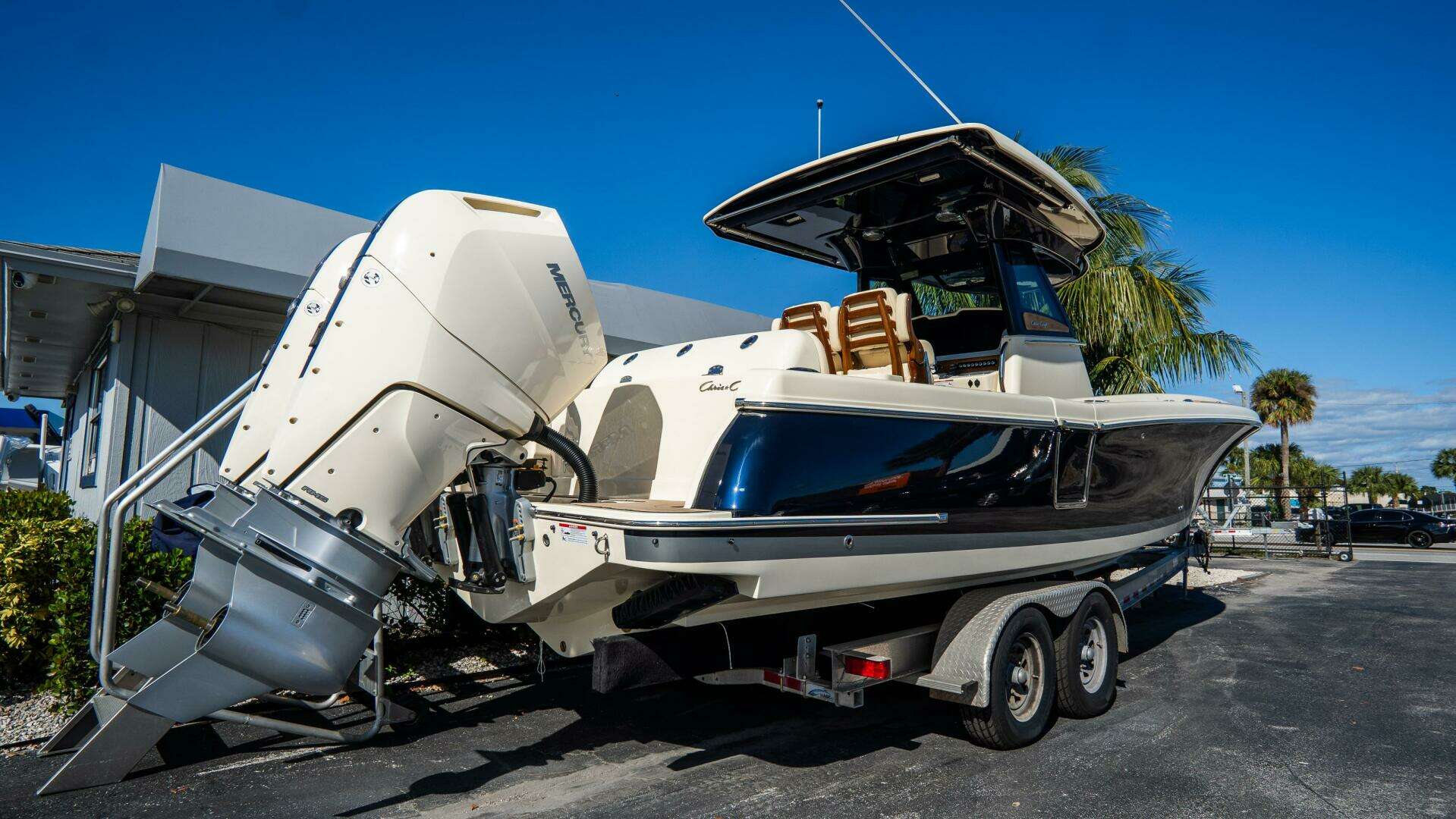 2025 Chris-Craft Catalina - Image 4