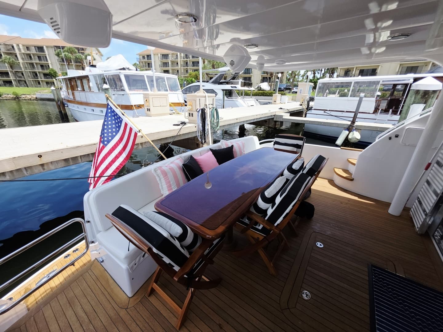 2008 Hatteras — - Image 33