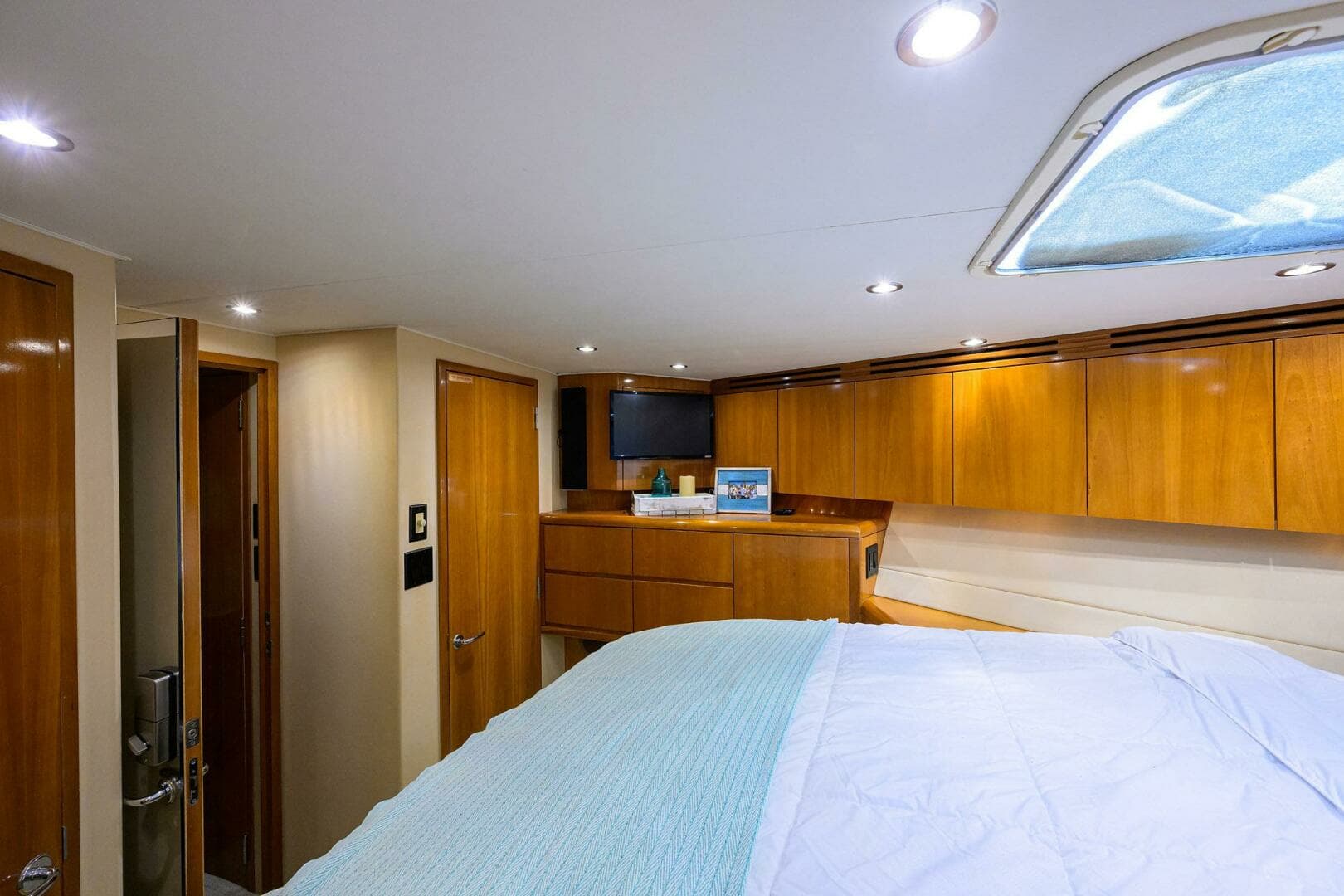 2001 Hatteras Convertible - Image 28
