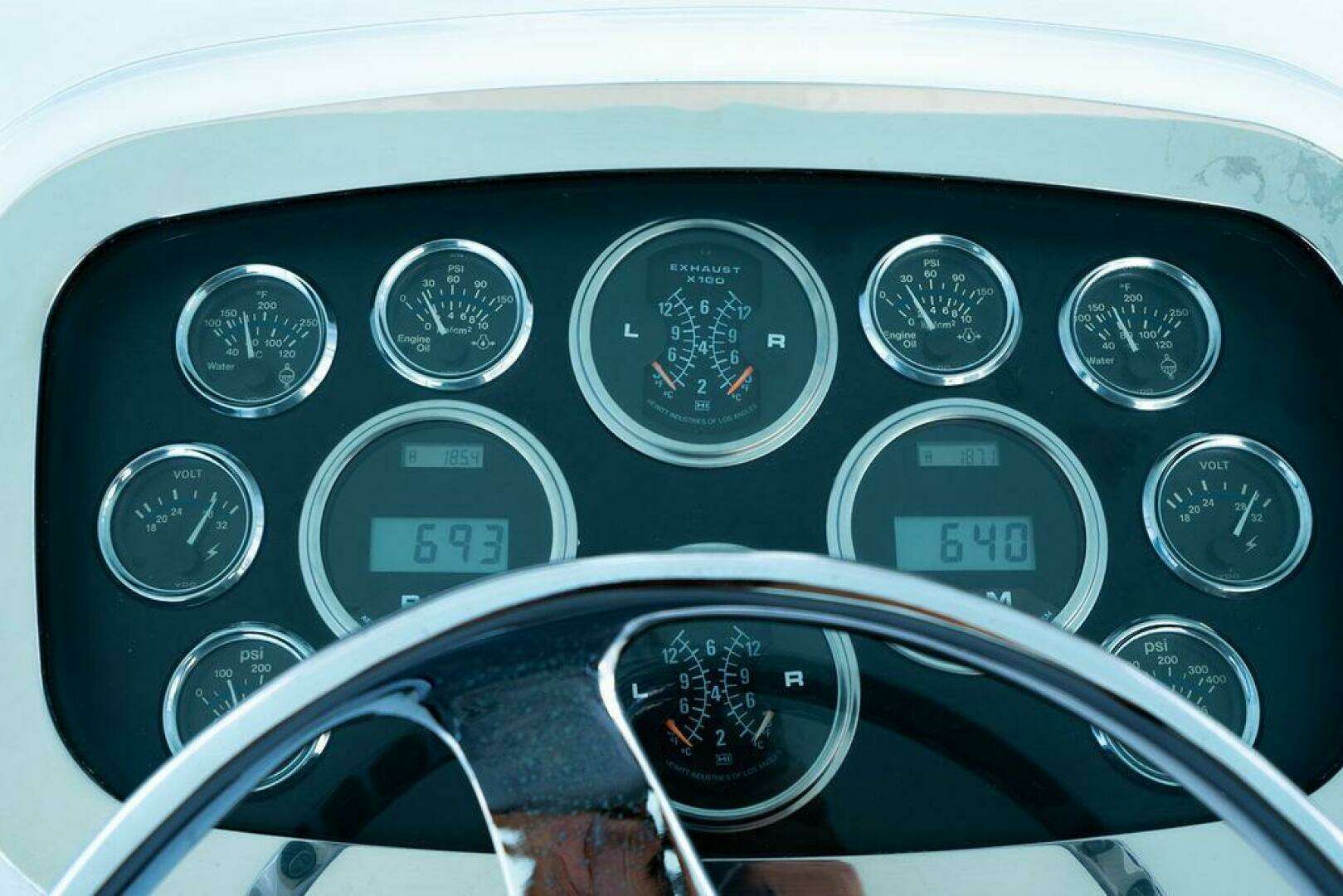 1999 Viking 55 Convertible - Image 67