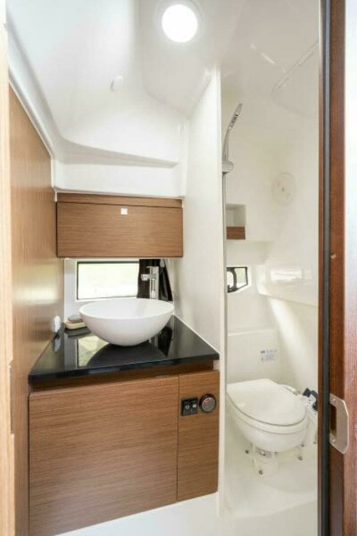2025 Beneteau Flyer 9 Sundeck - Image 14