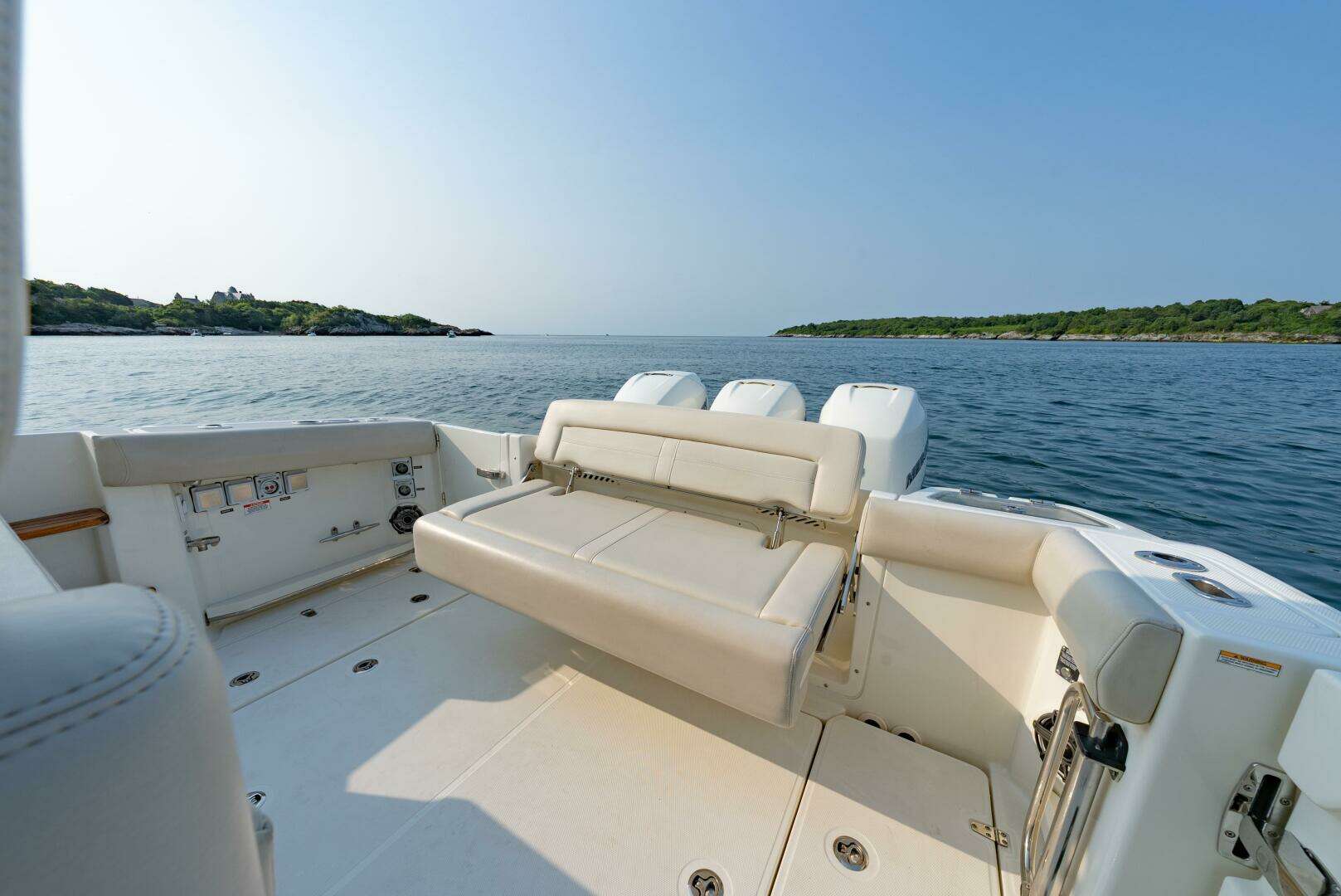 2019 Boston Whaler 350 EX Realm - Image 27