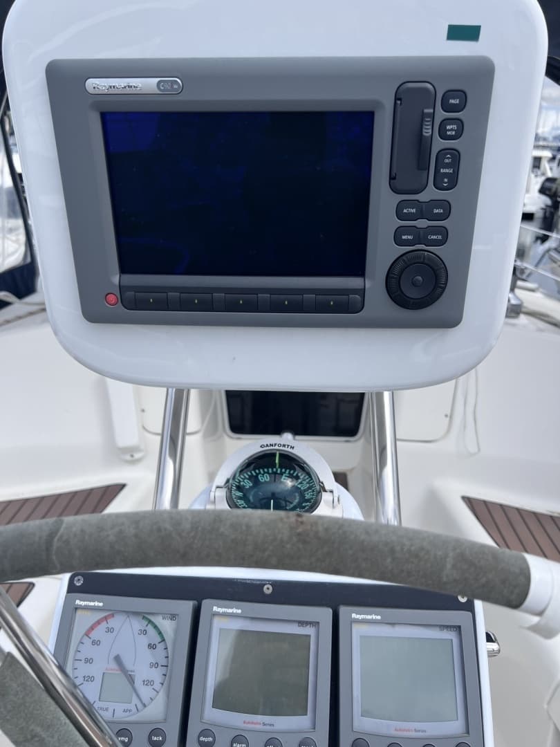 2006 Hunter 38 - Image 4