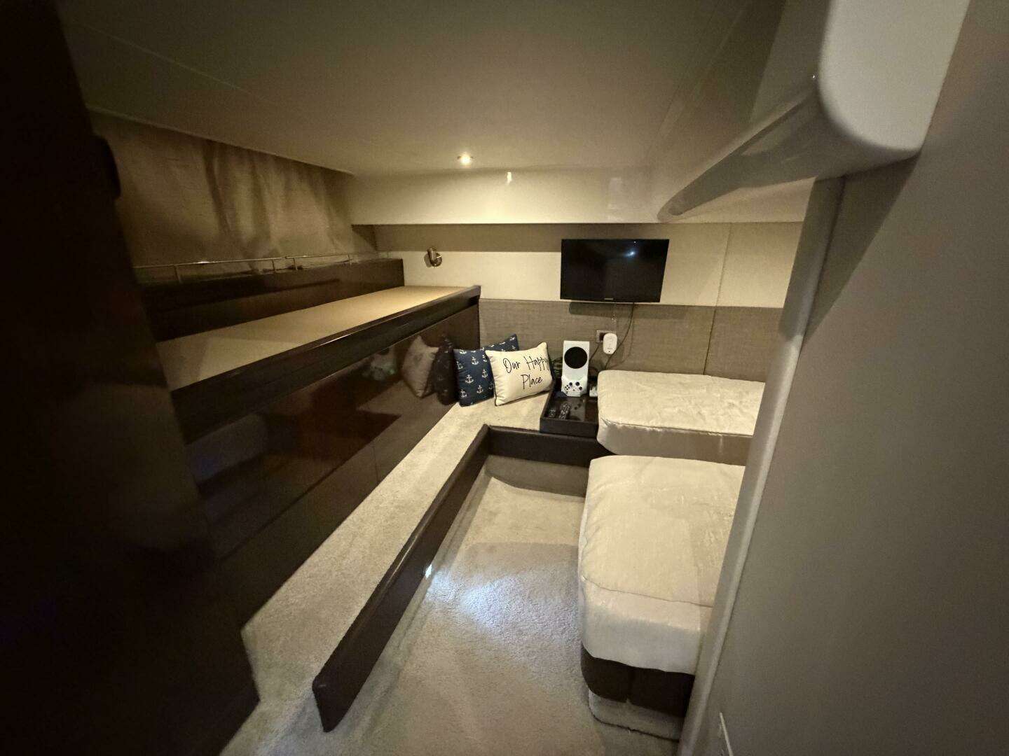 2017 Sea Ray 400 Sundancer - Image 29