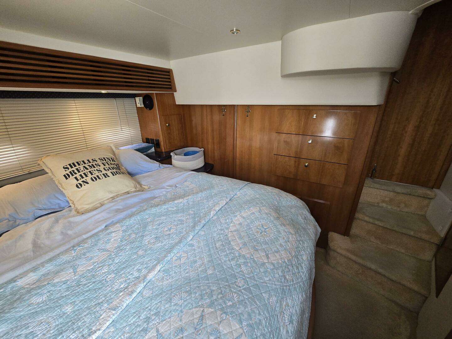 2002 Carver 444 Cockpit Motor Yacht - Image 38