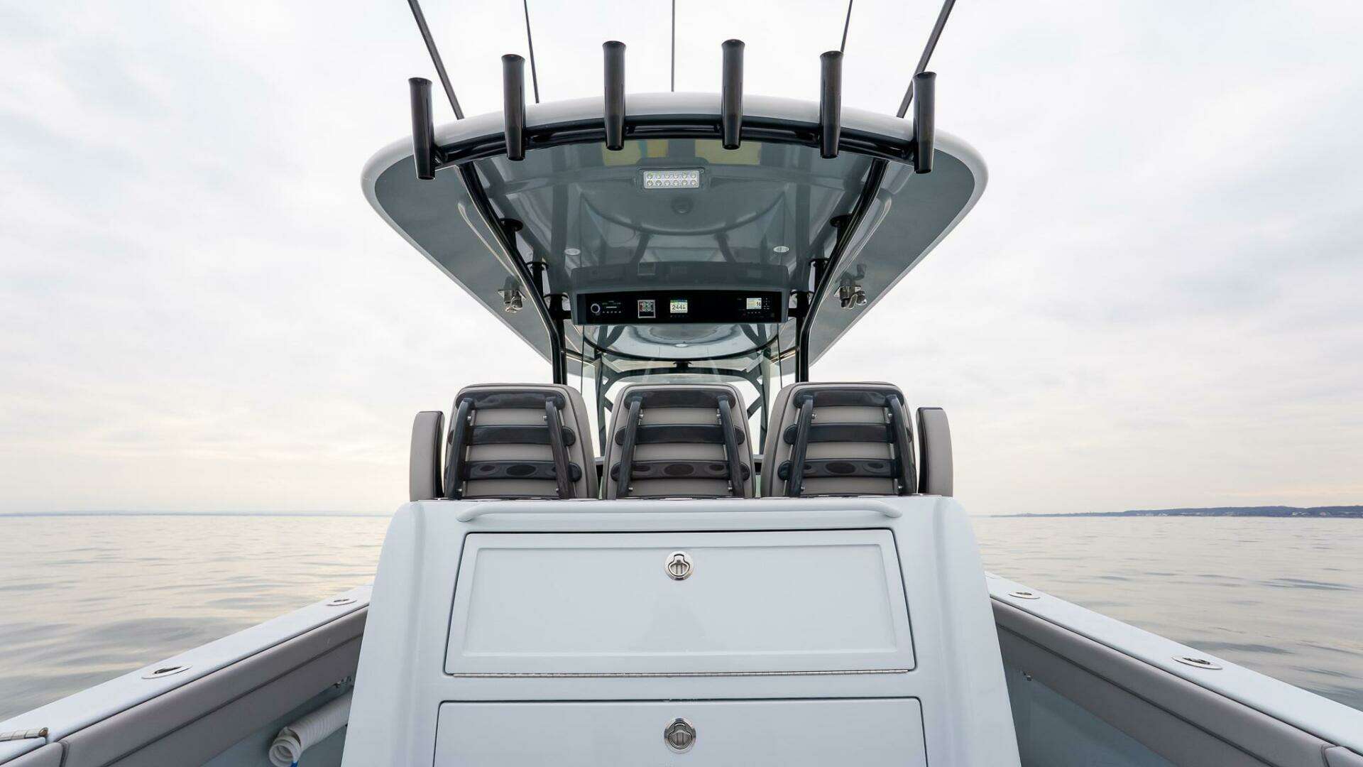2023 Valhalla Boatworks V-33 - Image 16