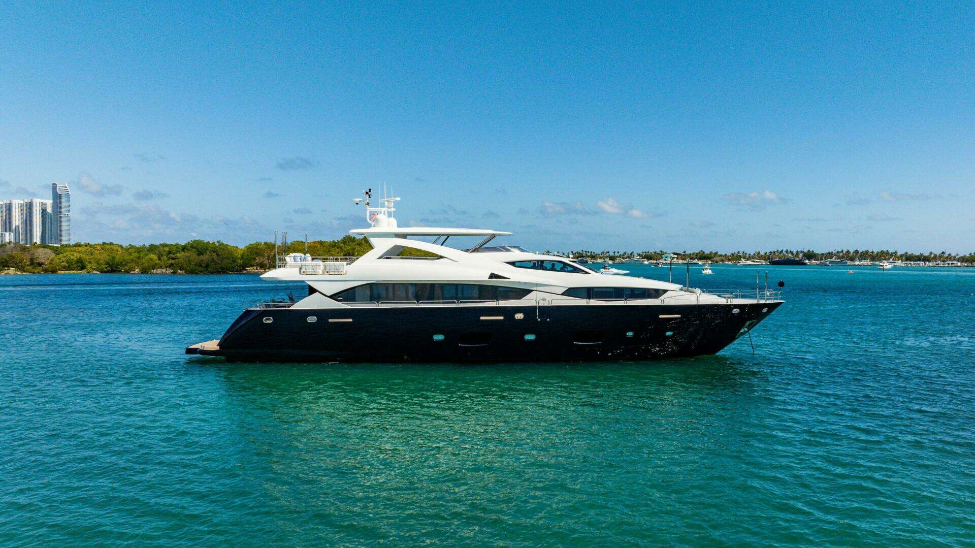 2011 Sunseeker 34 Metre Yacht - Image 2