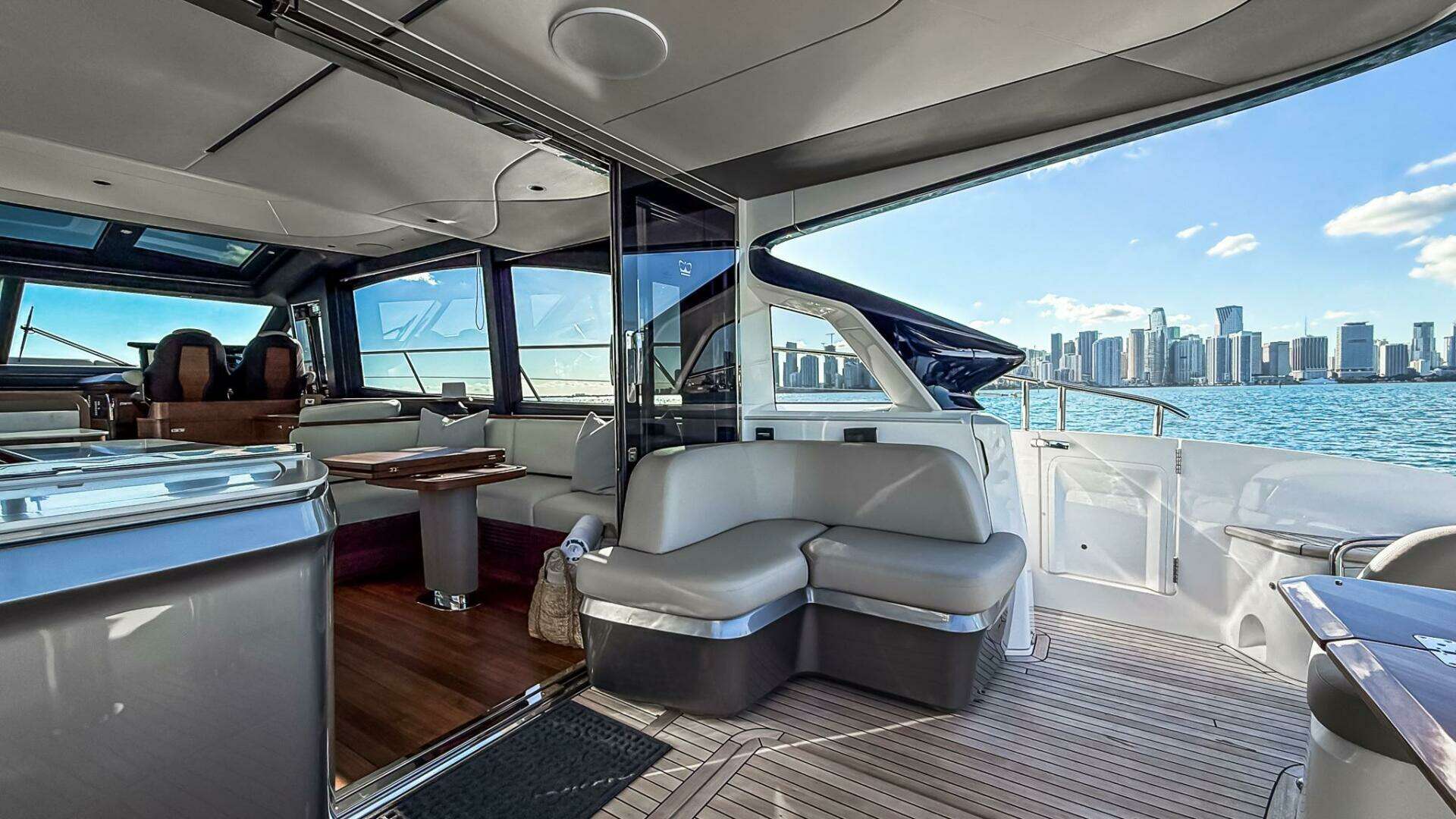 2026 Princess S65 Sportbridge - Image 21