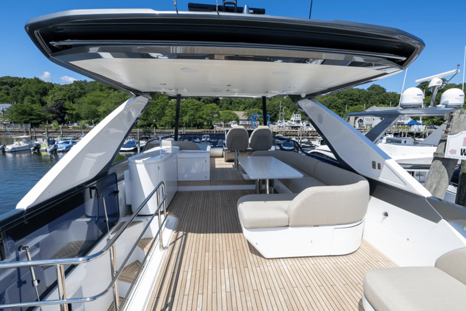 2025 Azimut Fly 68 - Image 45