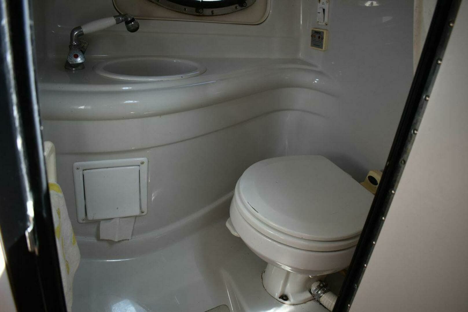 2005 Crownline 275 CCR - Image 37