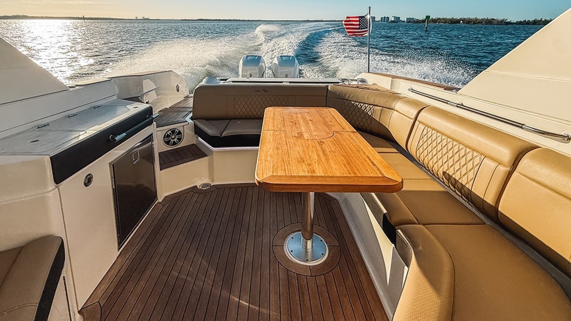 2023 Sea Ray SLX 350 Outboard - Image 15