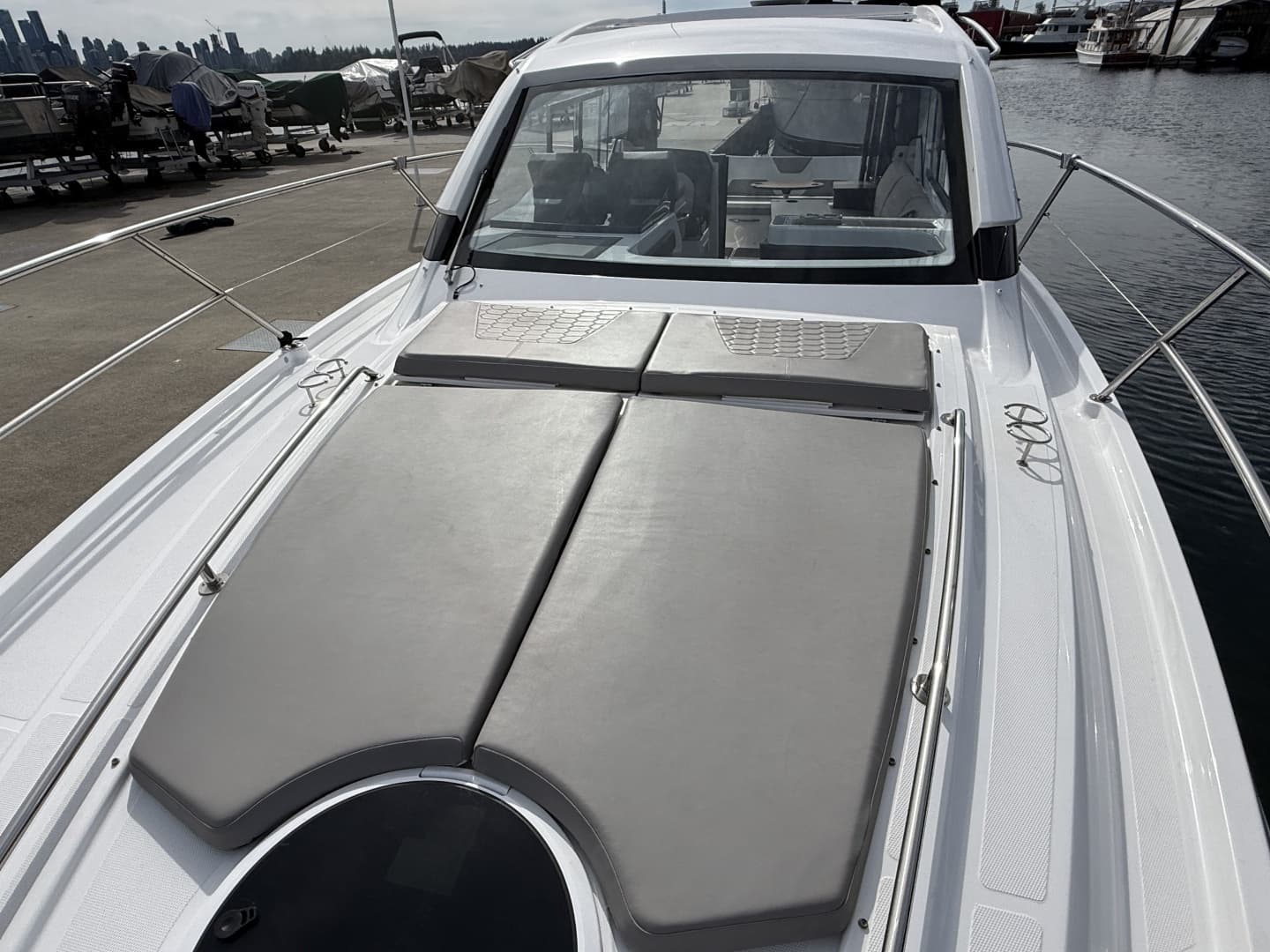 2022 Four Winns V355 Coupe - Image 13