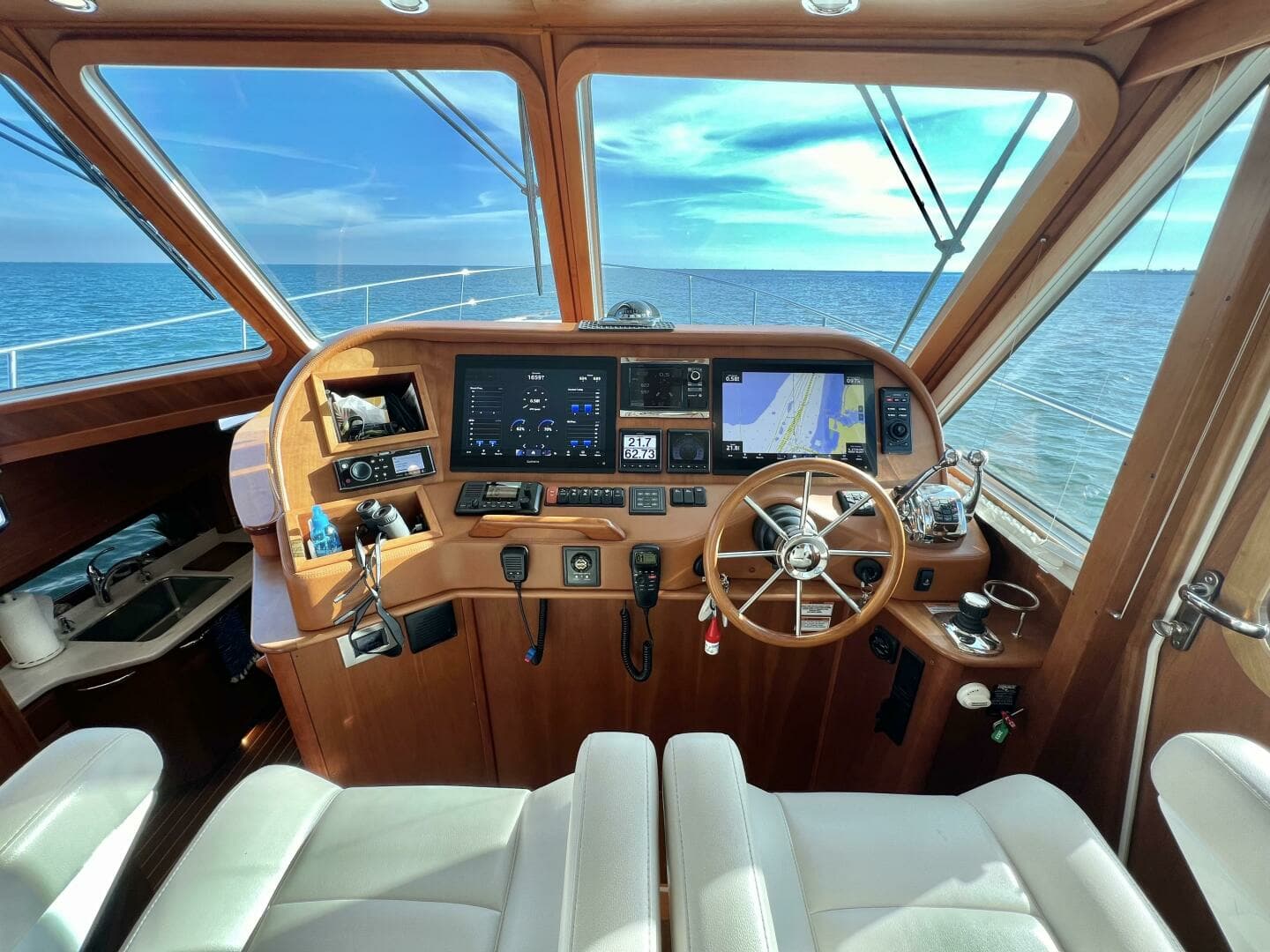2017 Sabre 48 Salon Express - Image 19