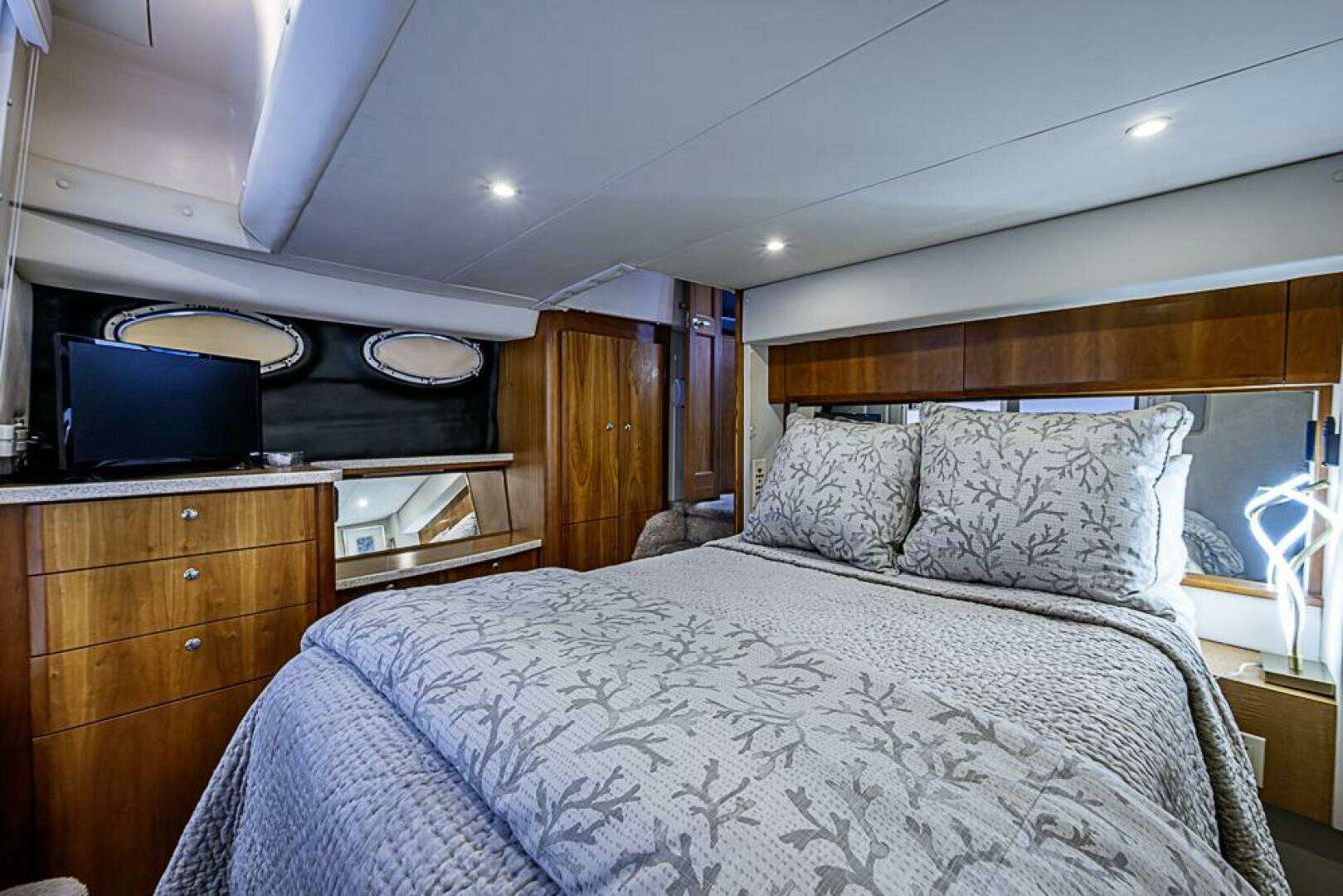 2000 Silverton 442 Cockpit Motoryacht - Image 22