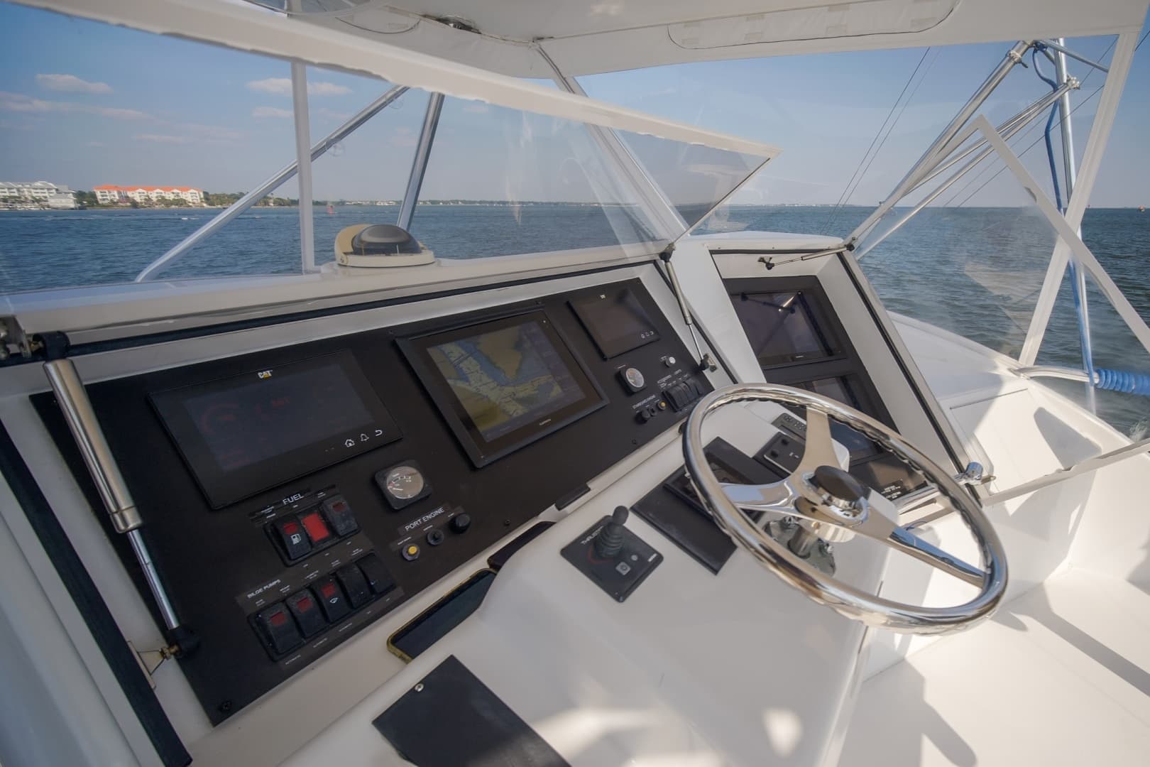 2002 Hatteras 60 Convertible - Image 26