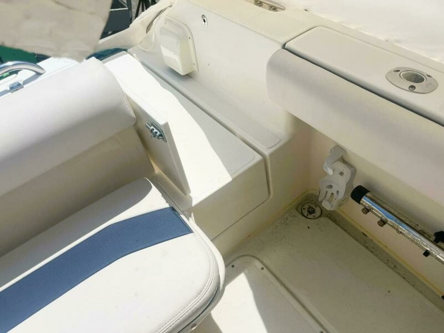 2001 Pursuit 2860 Denali - Image 11