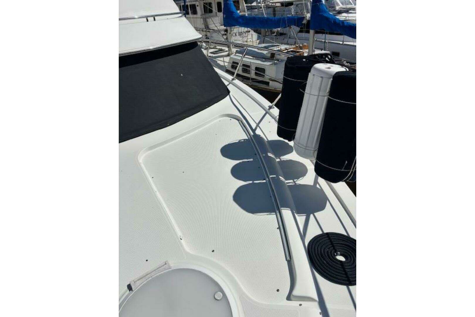 2004 Carver 466 Motor Yacht - Image 27