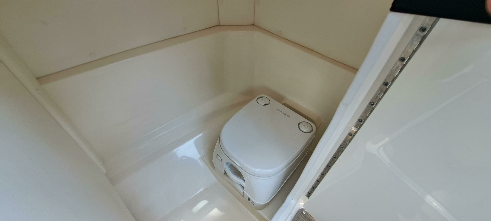2019 Sea Ray SPX 230 OB - Image 21