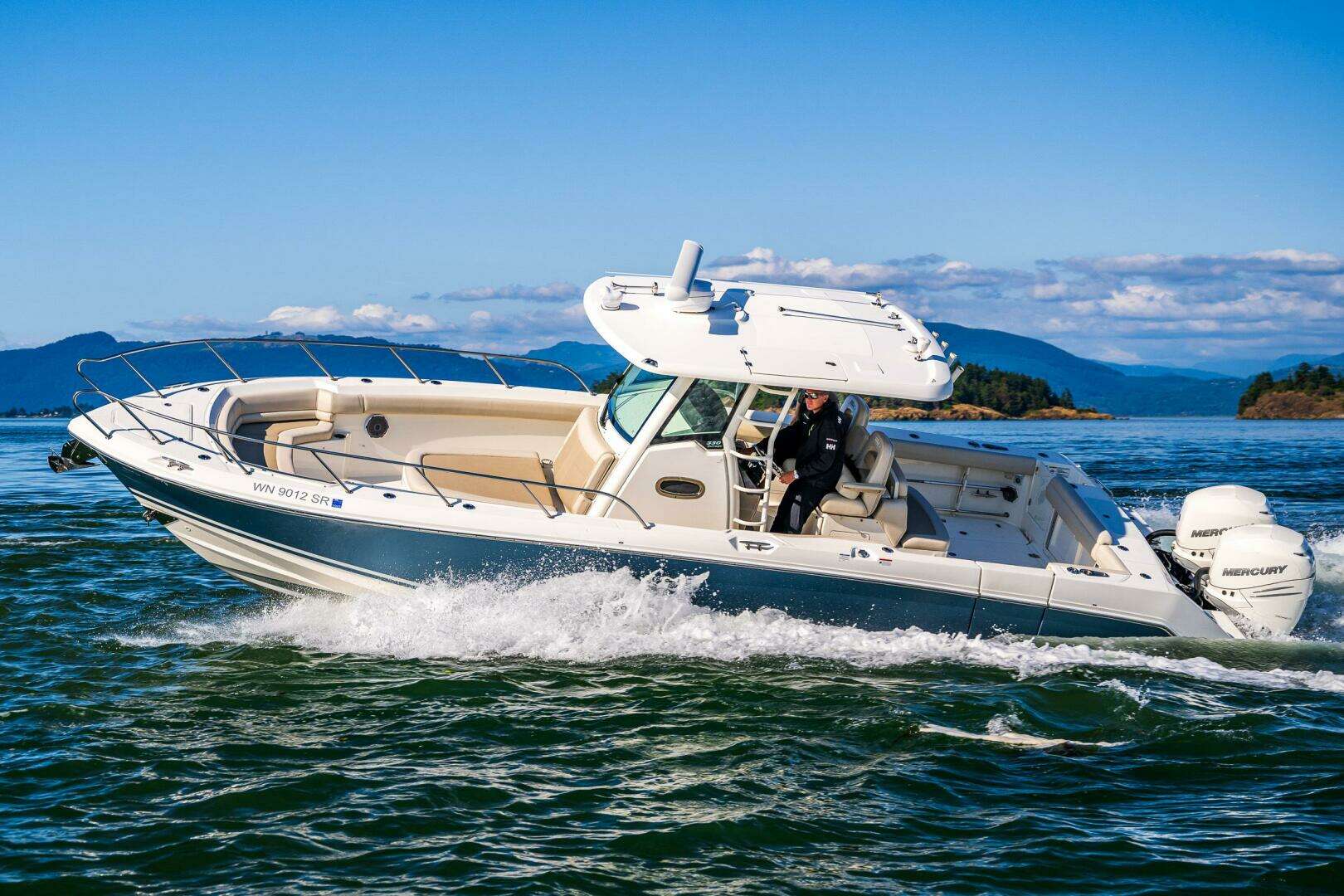 2017 Boston Whaler 330 Outrage - Image 5
