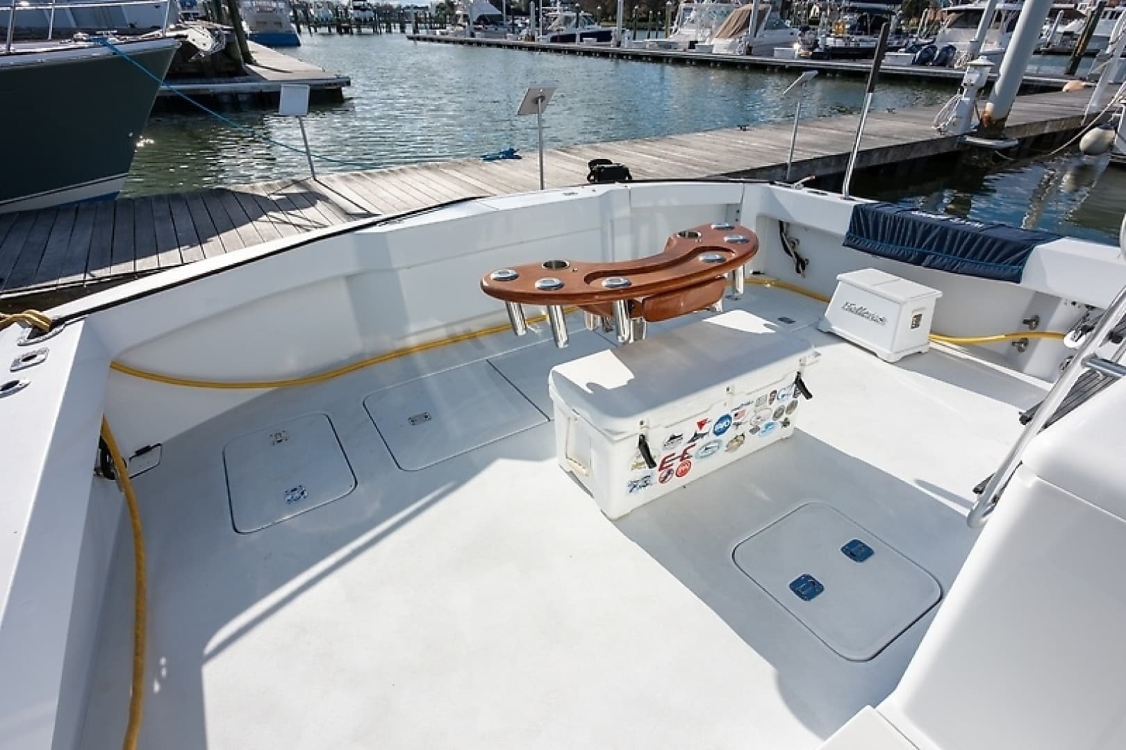 2001 Hatteras 60 Convertible - Image 14
