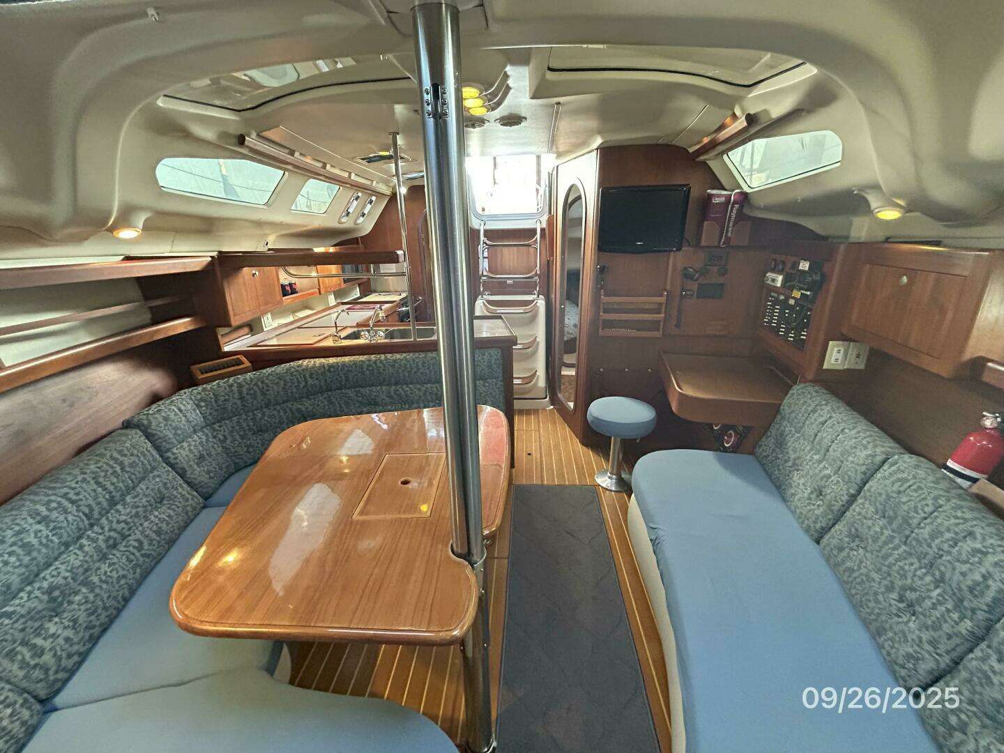 1998 Hunter 376 - Image 43