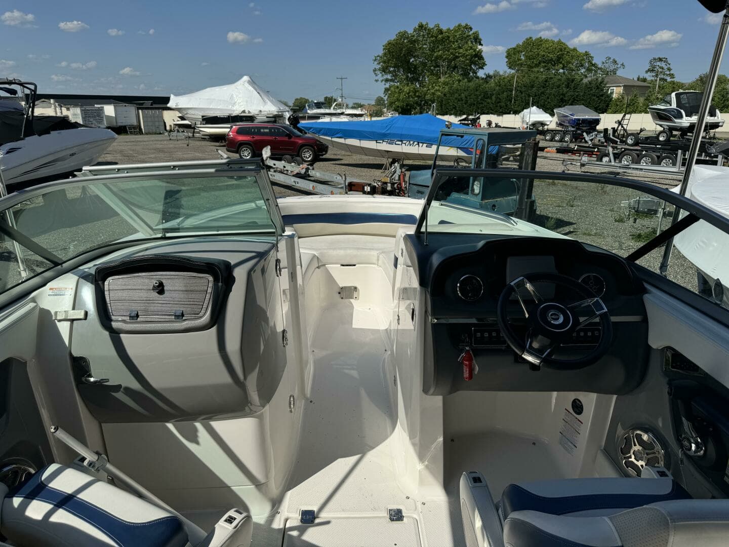 2014 Chaparral 246 SSI - Image 11