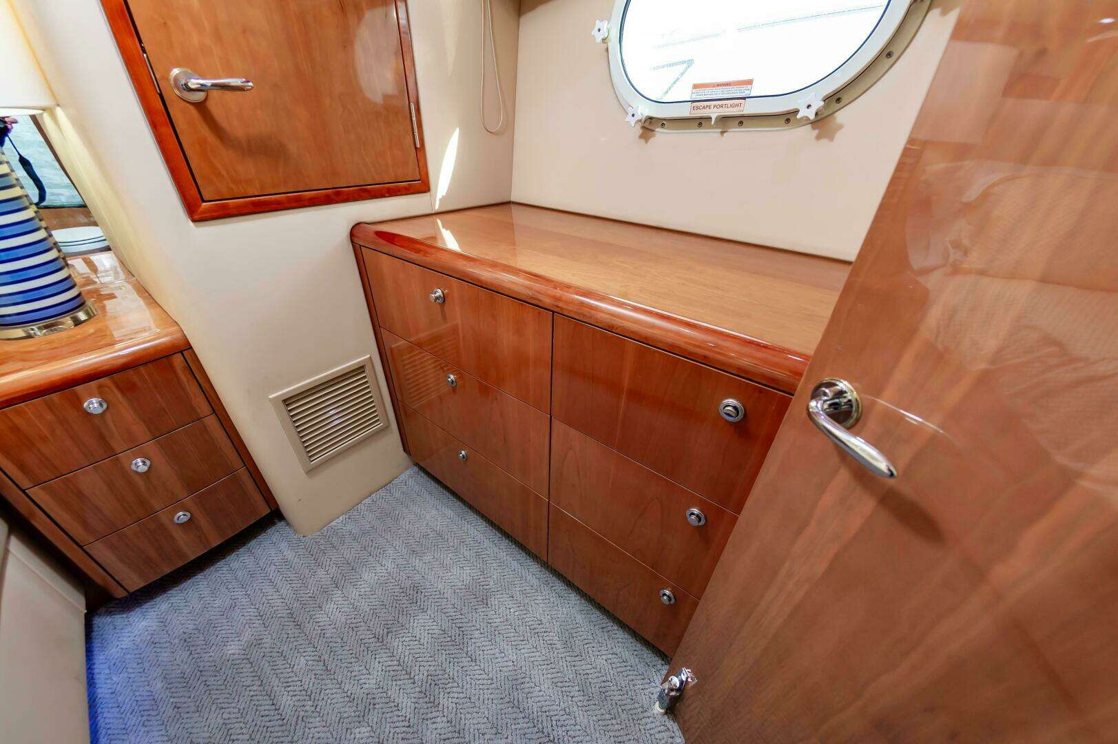2008 Hatteras 64 Enclosed Bridge - Image 46