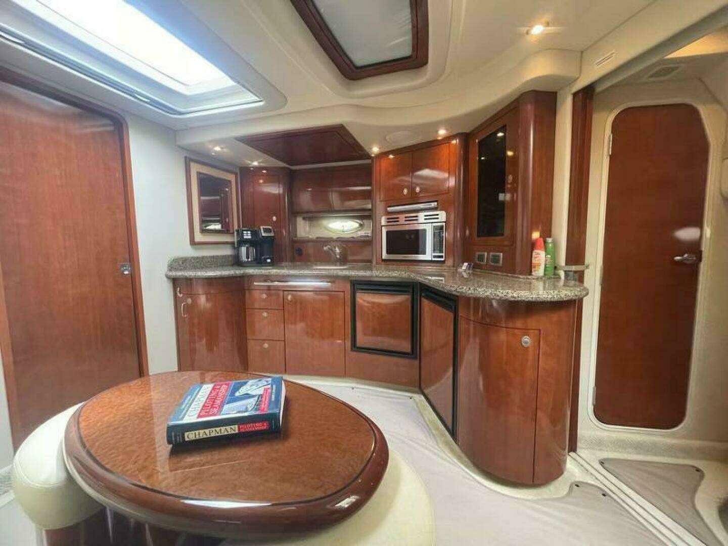 2005 Sea Ray 420 Sundancer - Image 10