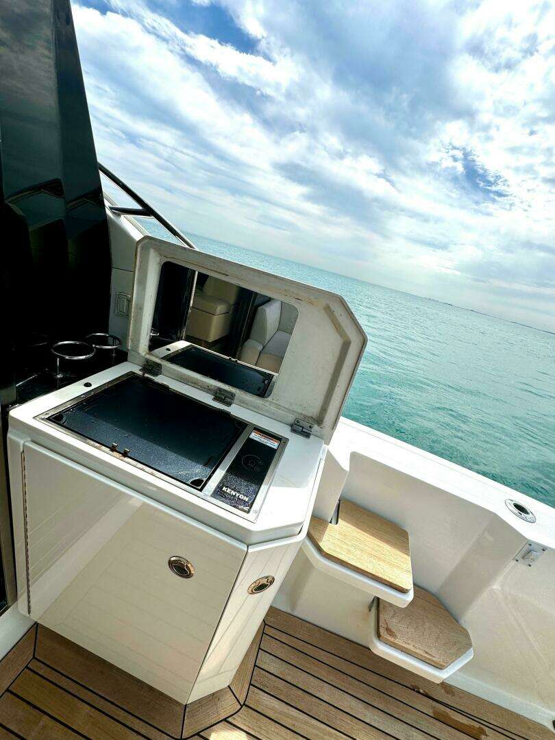 2017 Sea Ray 510 Sundancer - Image 54