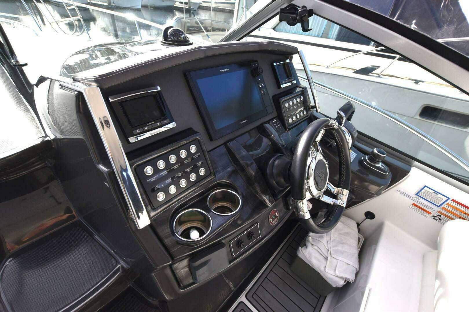 2017 Monterey 355 Sport Yacht - Image 6