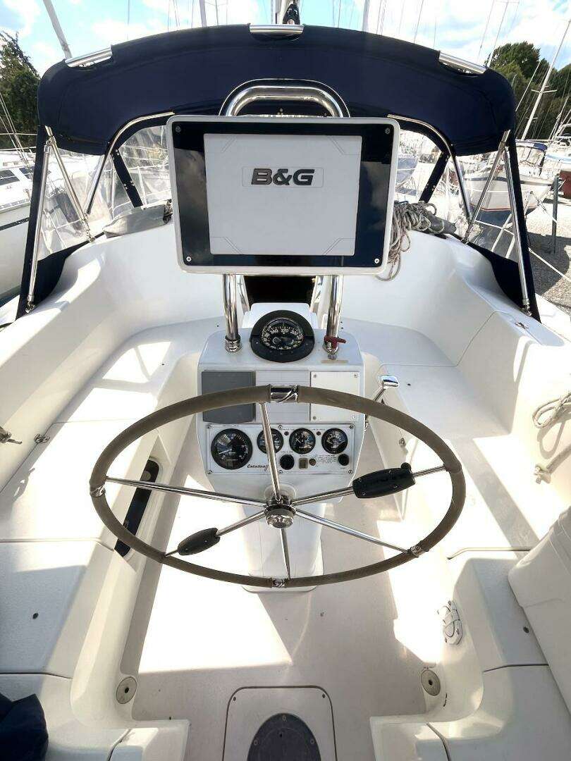 2003 Catalina 350 - Image 8
