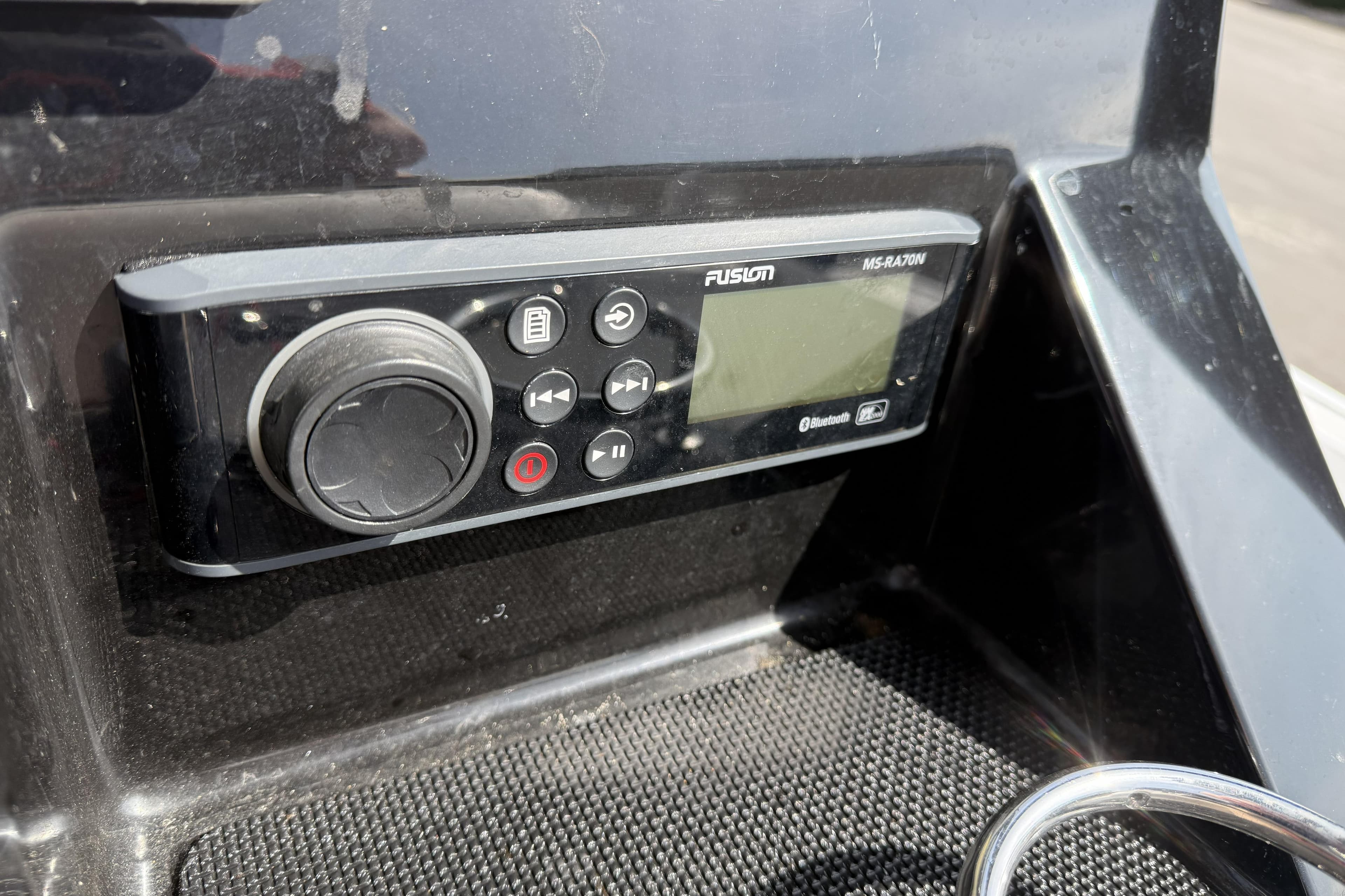 Fusion MS-RA70N stereo system on 2019 Wellcraft 221 Bay boat dashboard.