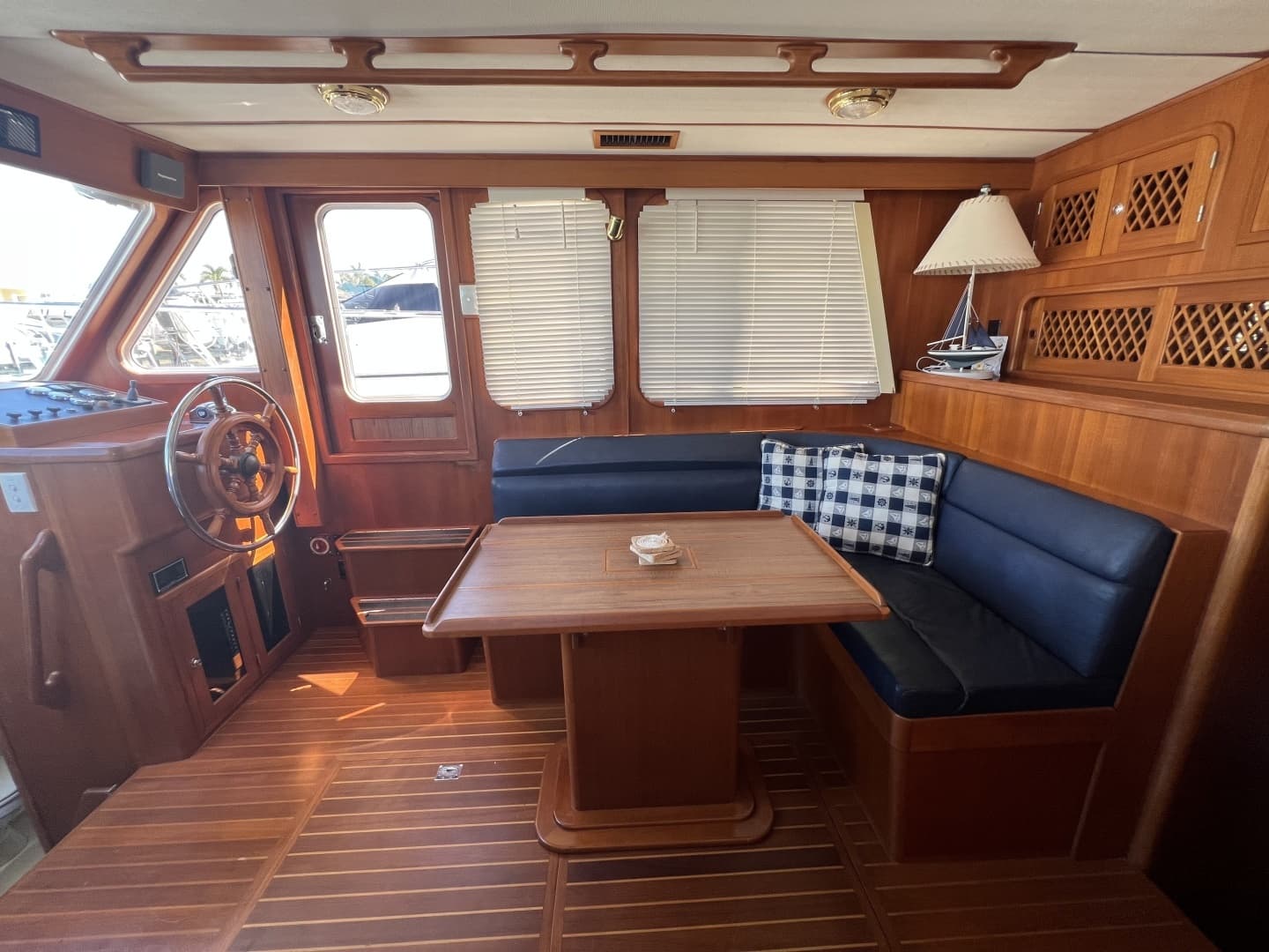 2007 Heritage East 36 Sundeck Trawler - Image 9