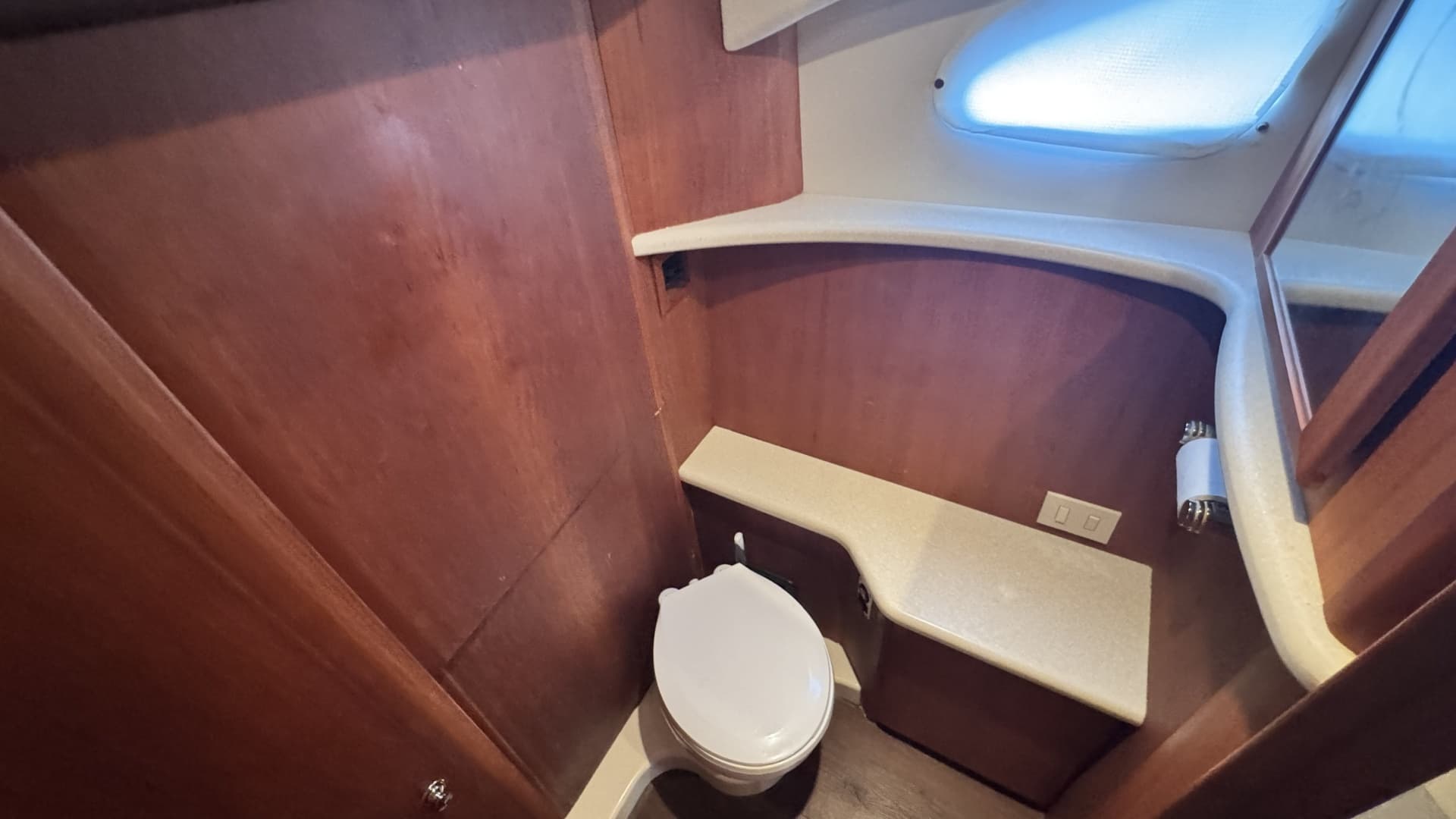 2003 Silverton 43 Motor Yacht - Image 60