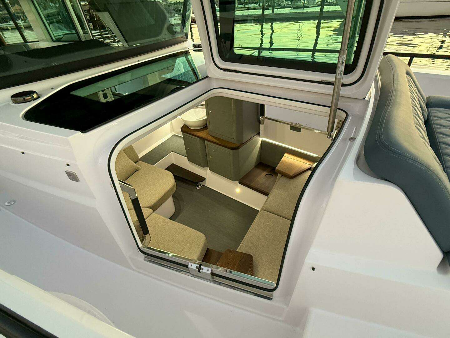 2022 Axopar 37 XC Cross Cabin - Image 15