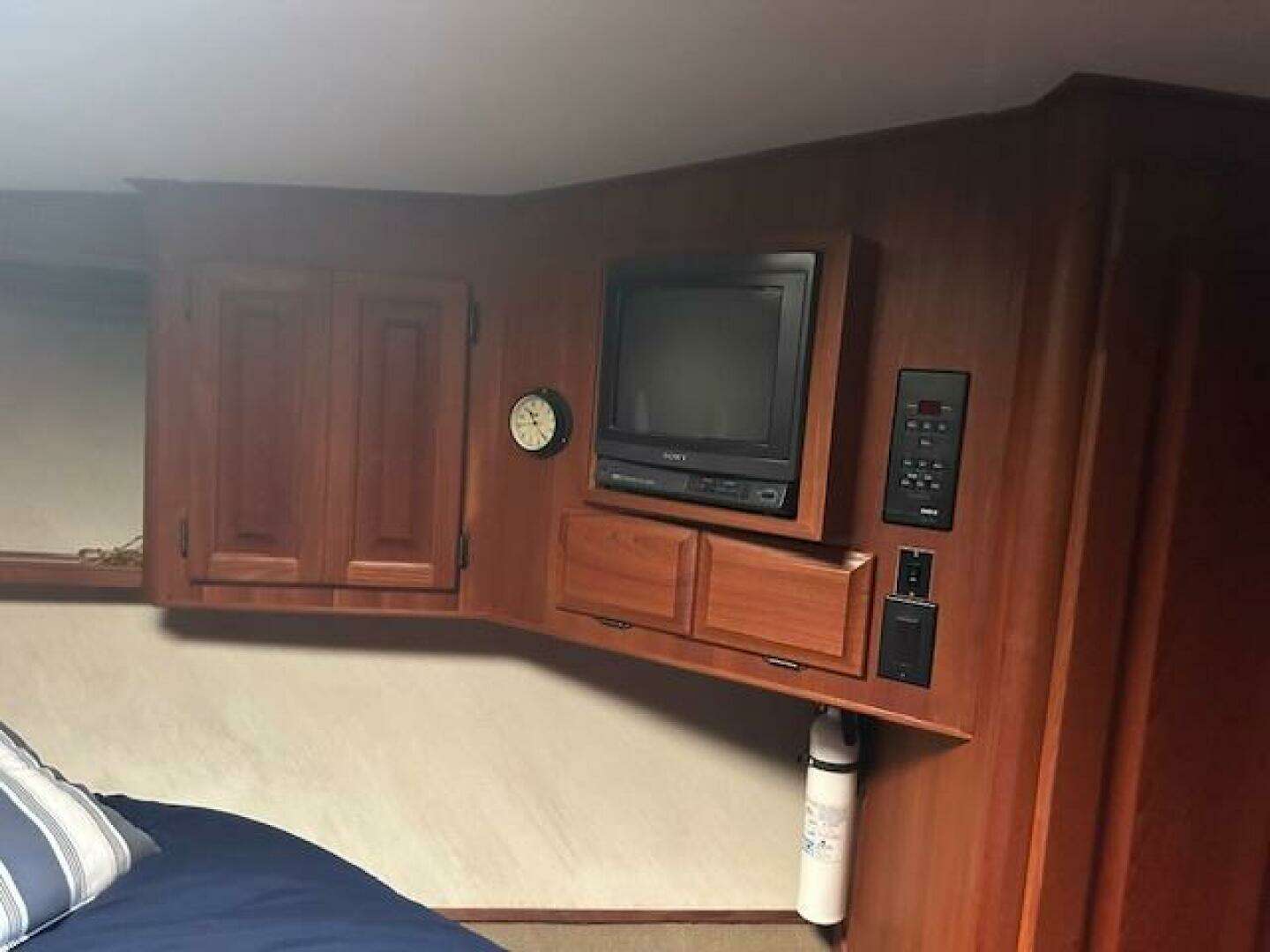 1988 Viking 45 Convertible - Image 20