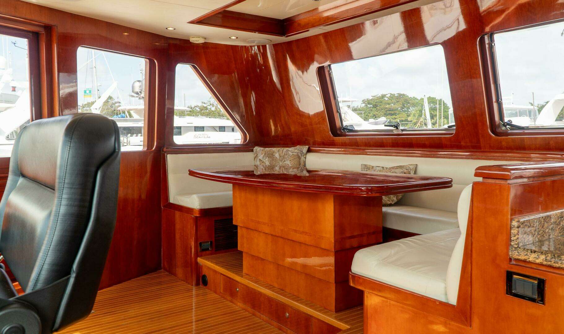 2005 Ocean Alexander 80 motoryacht - Image 106