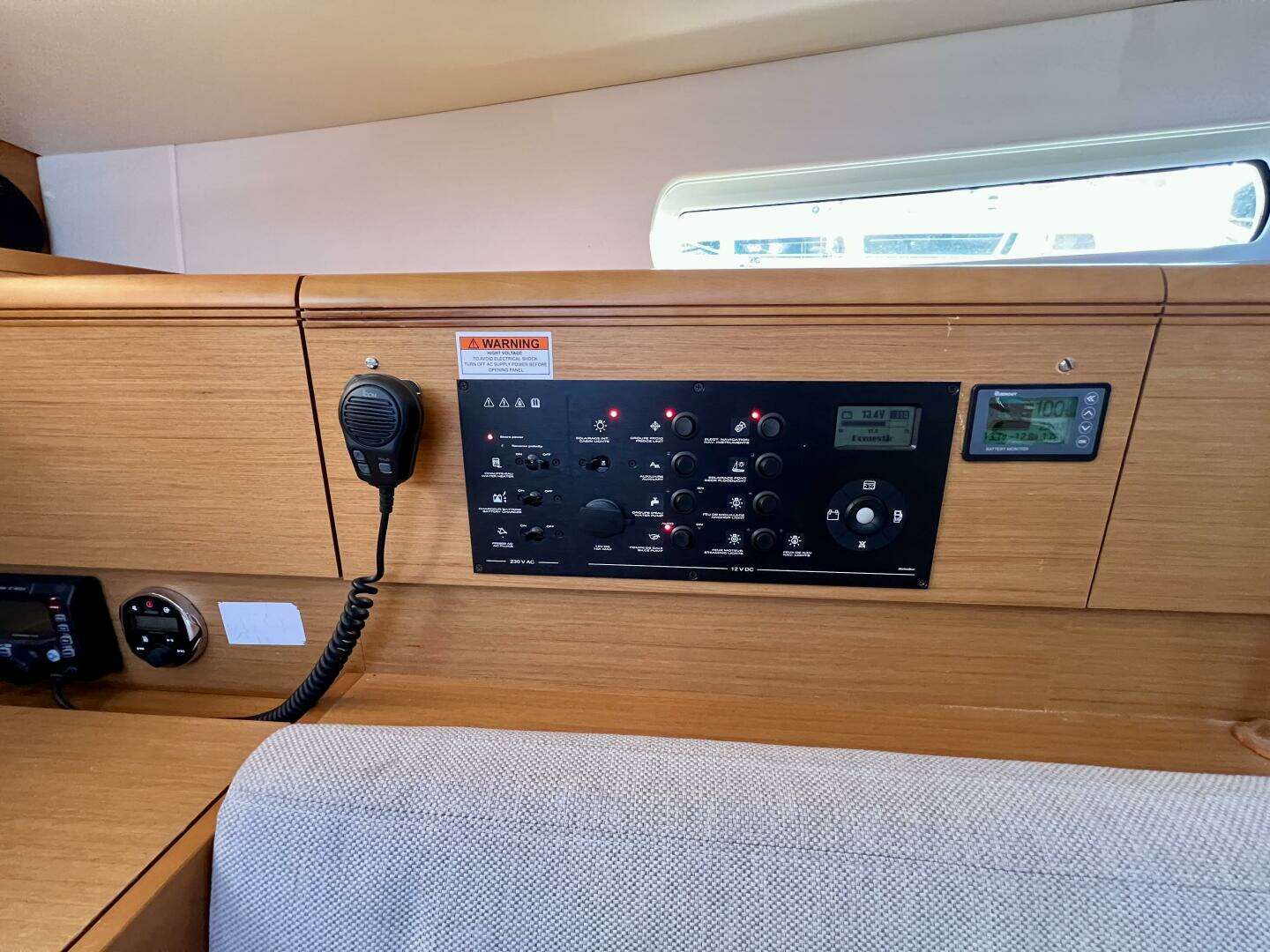 2013 Jeanneau 379 - Image 76