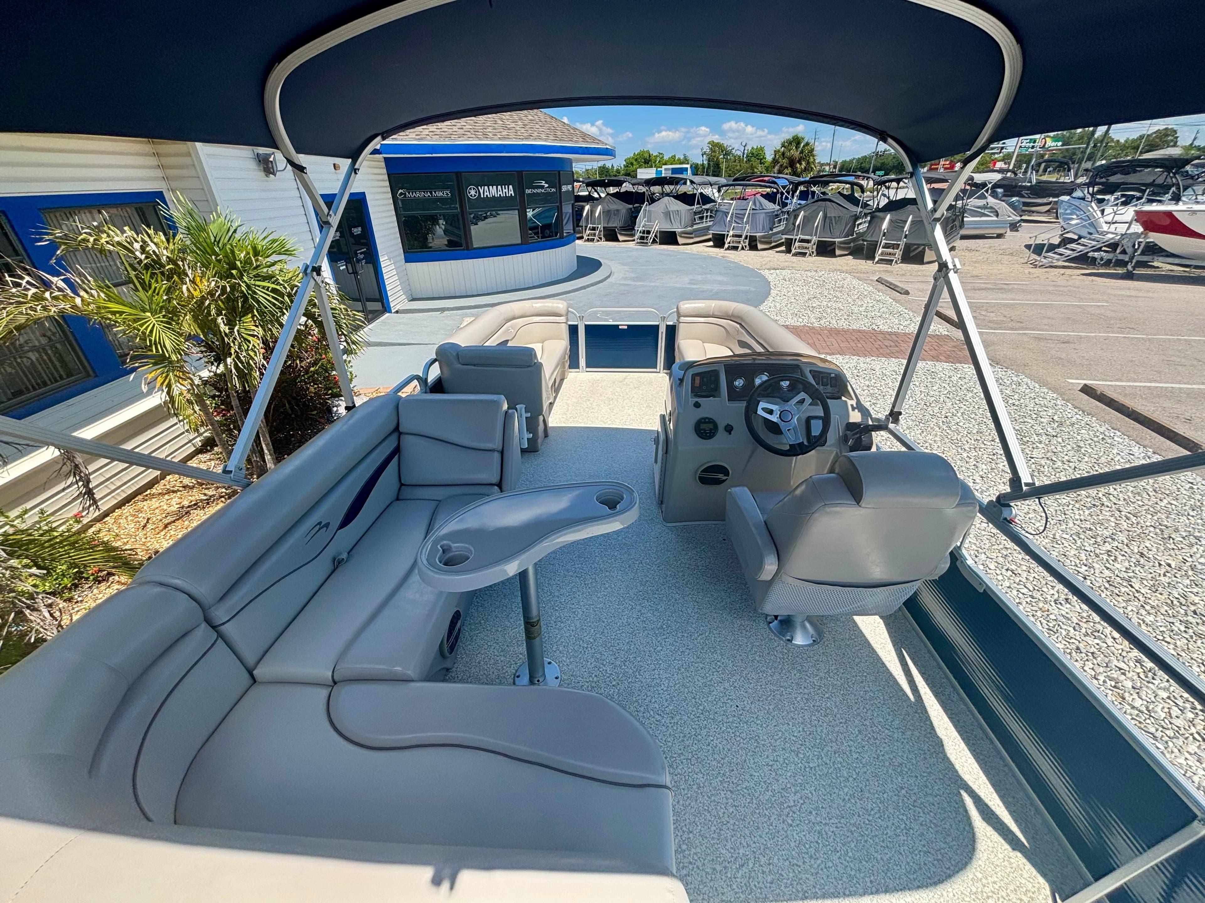 2017 BENNINGTON 21 SL - Image 9